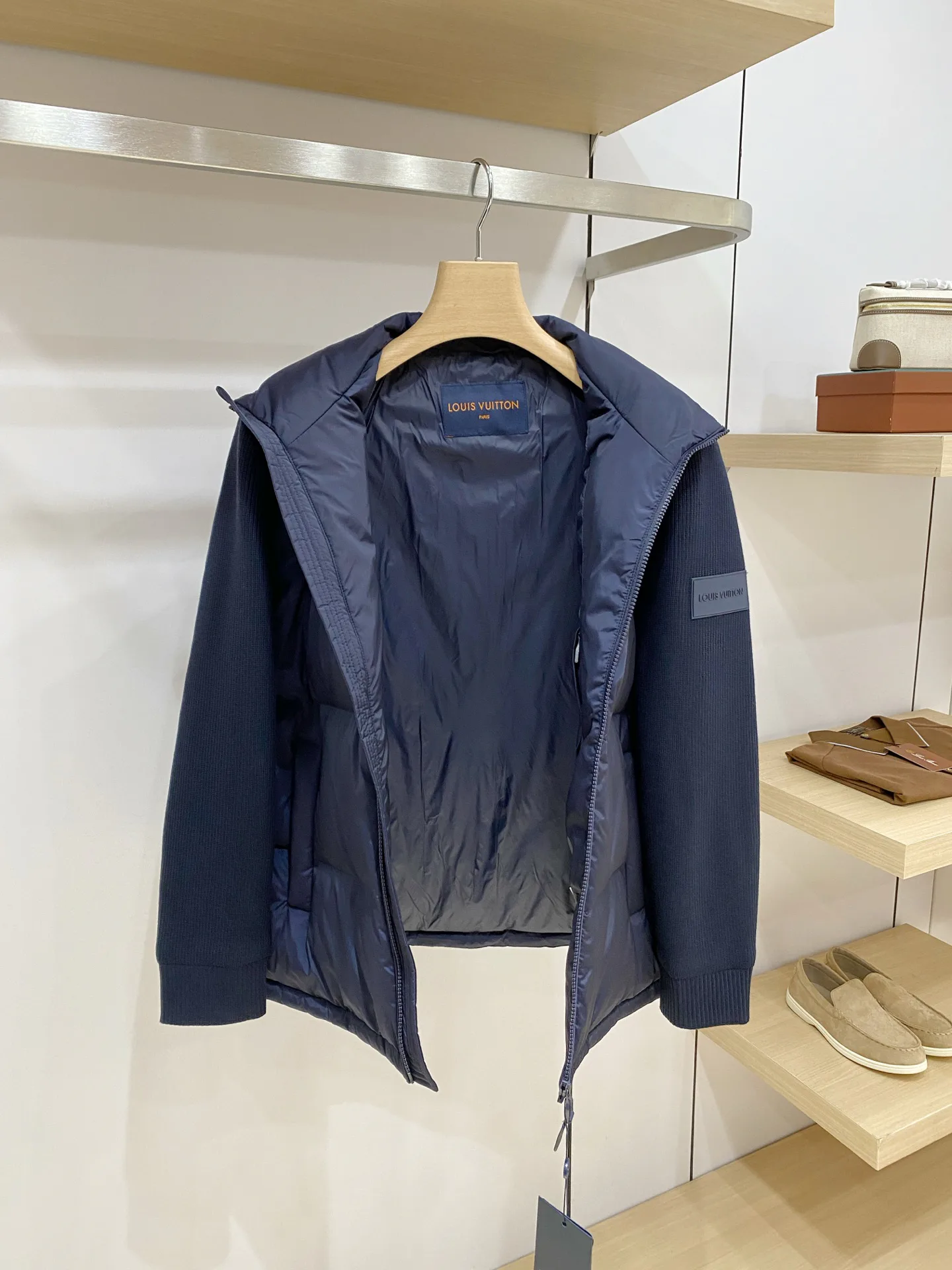 Куртки И Пуховики Женские Louis Vuitton 18584898