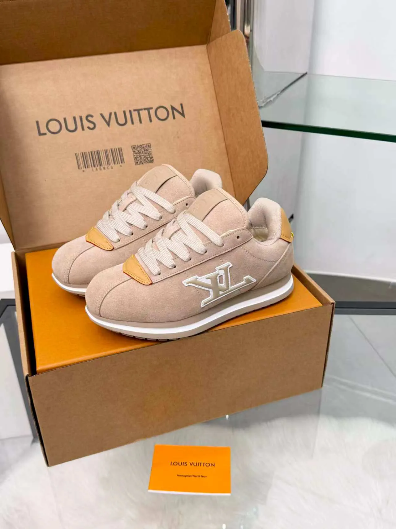 Кроссовки Женские Louis Vuitton 18417398