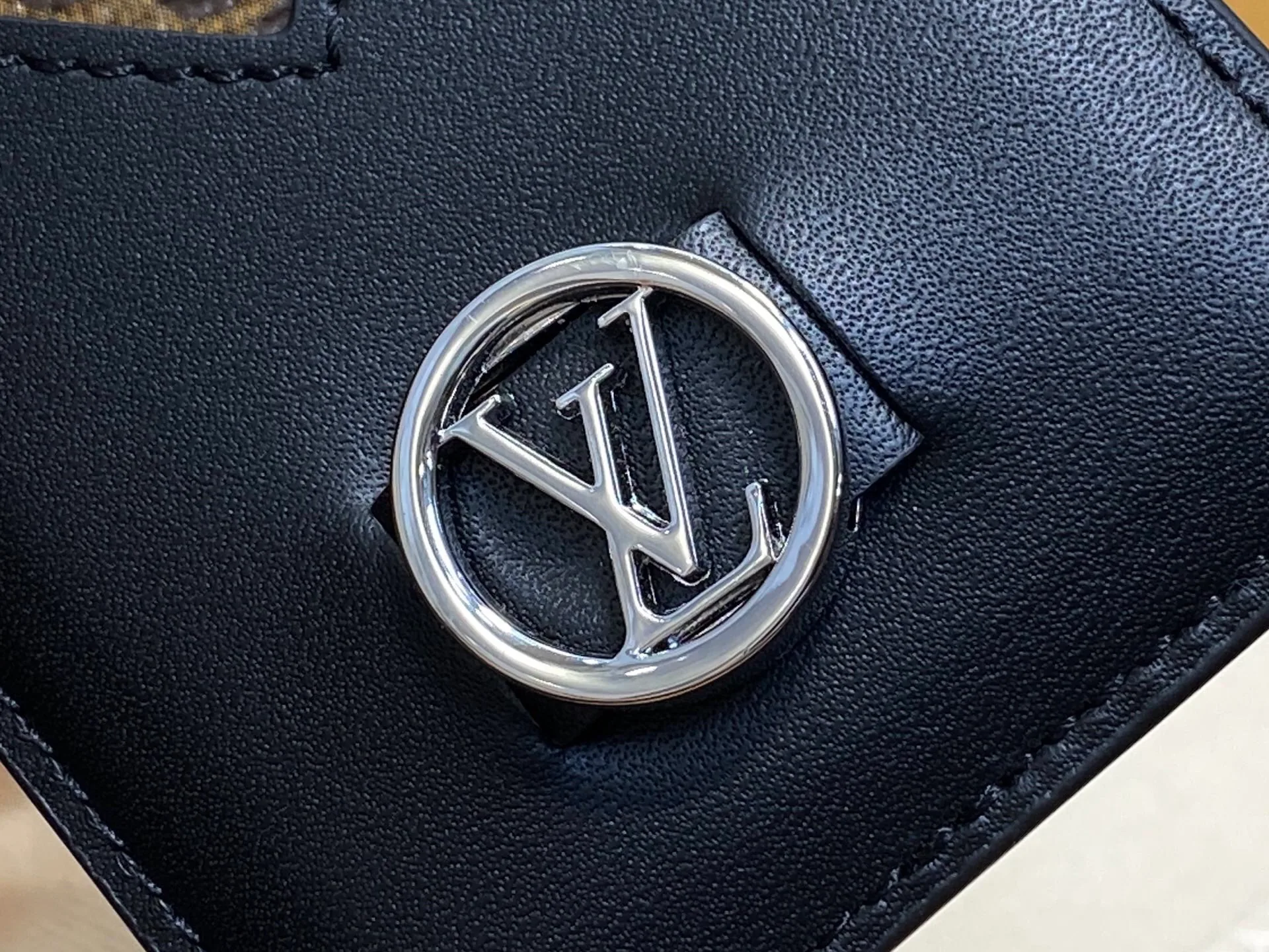 Кошельки Louis Vuitton 13209848