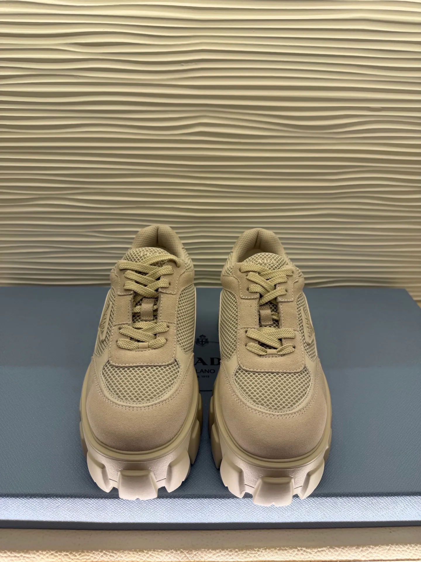 Кроссовки Женские Prada 19453632