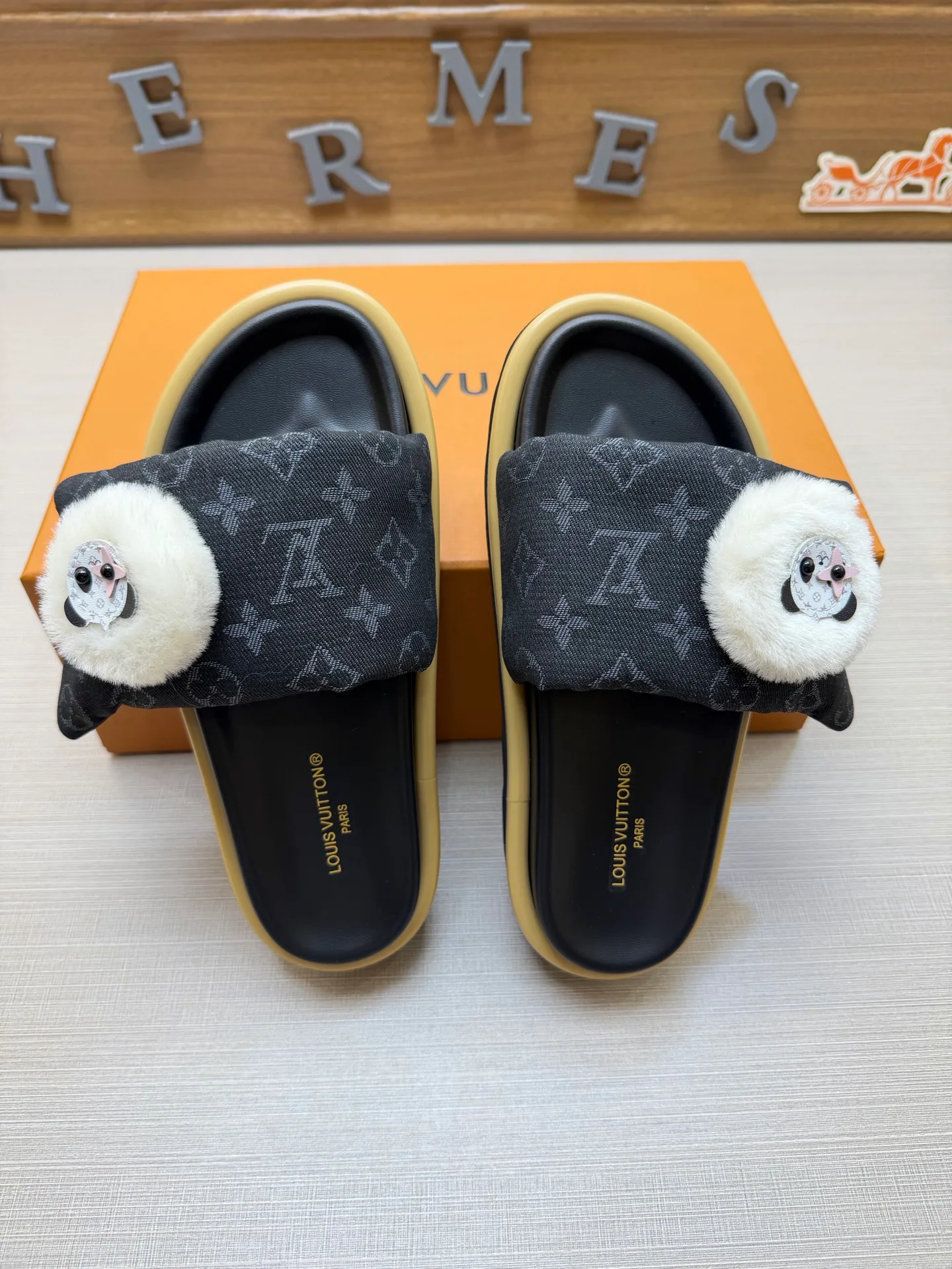 Шлепанцы Женские Louis Vuitton 18011821