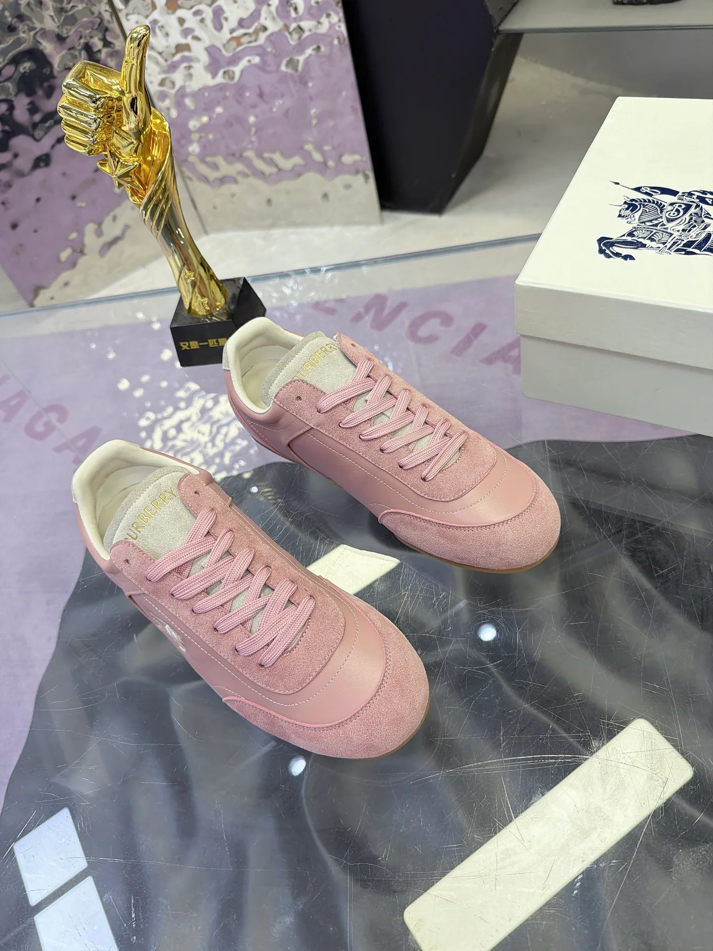 Кроссовки Женские Burberry 18025570