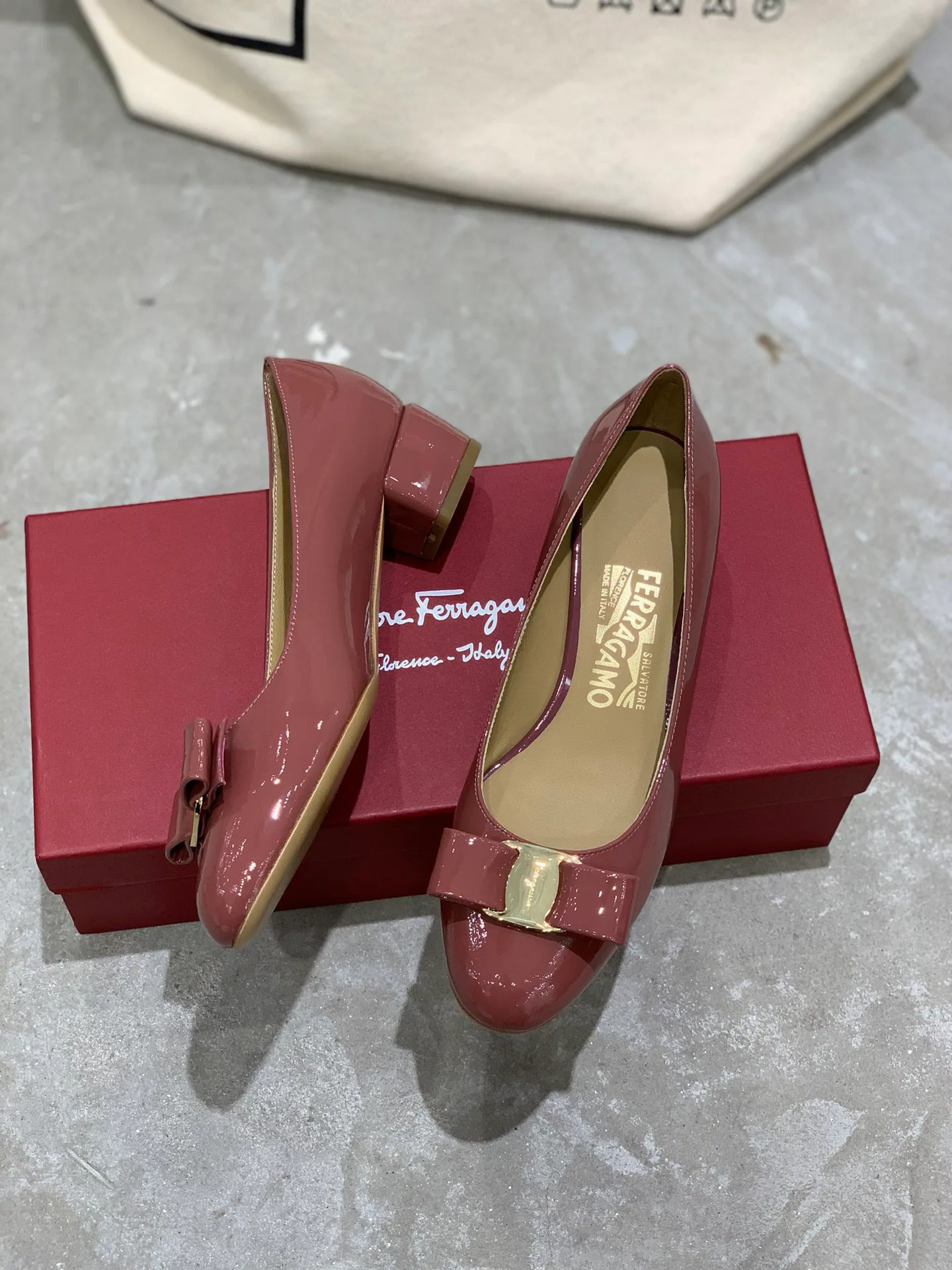 Балетки Женские Salvatore Ferragamo 18340685