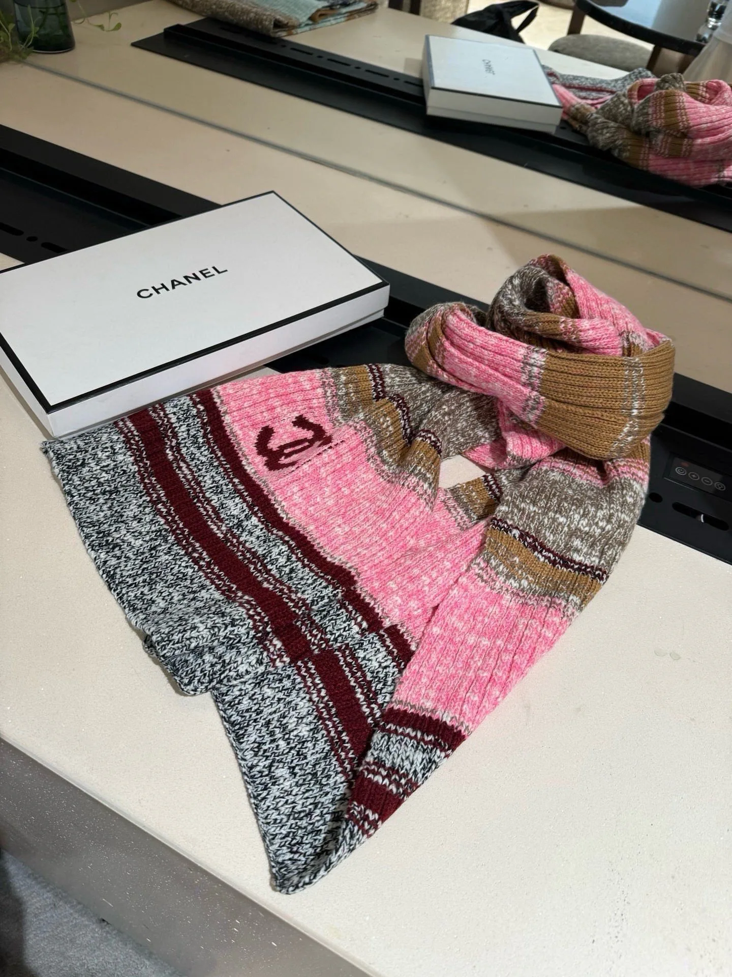 Шарфы Chanel 18627379