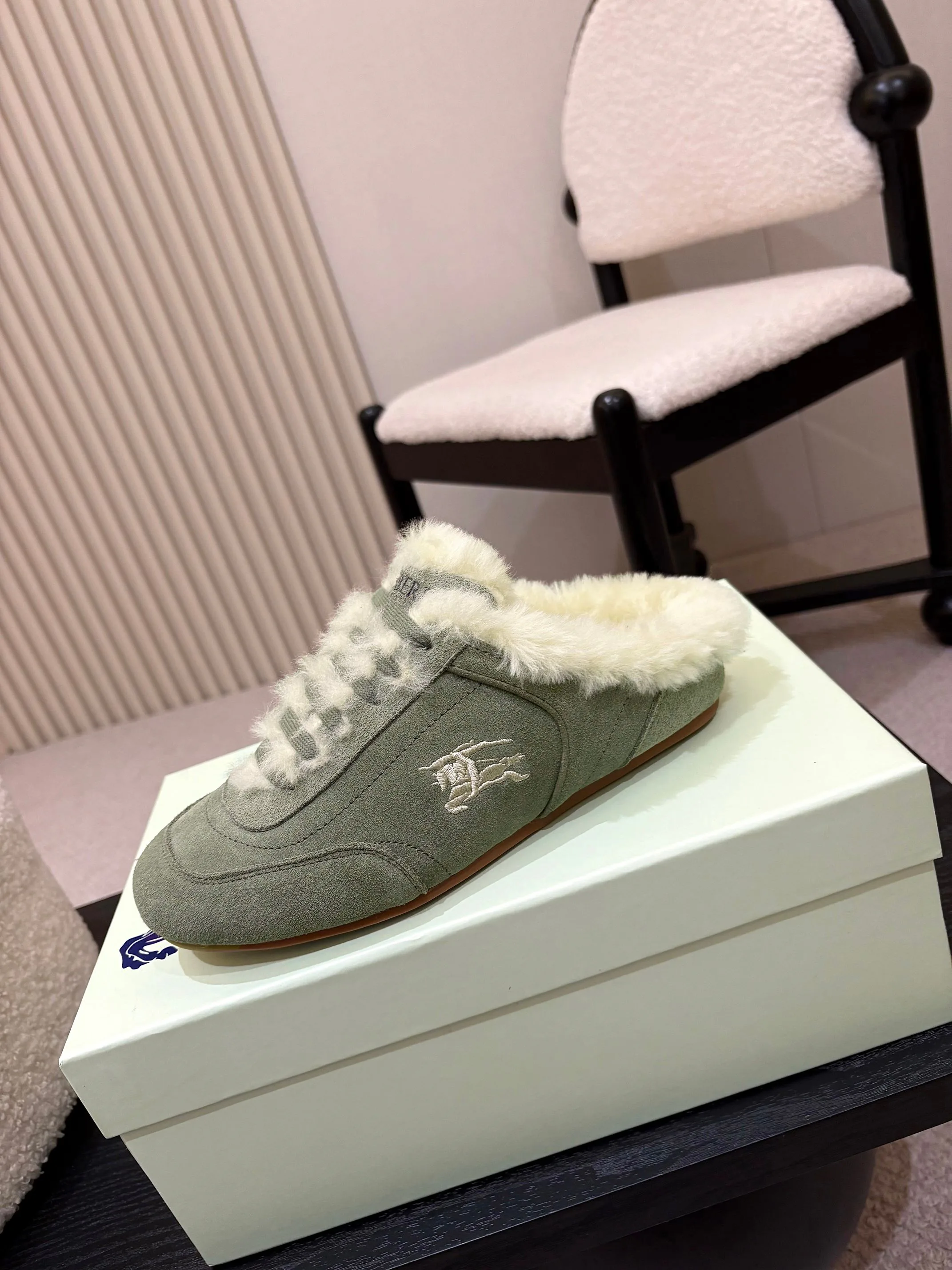 Кроссовки Женские Burberry 18703161