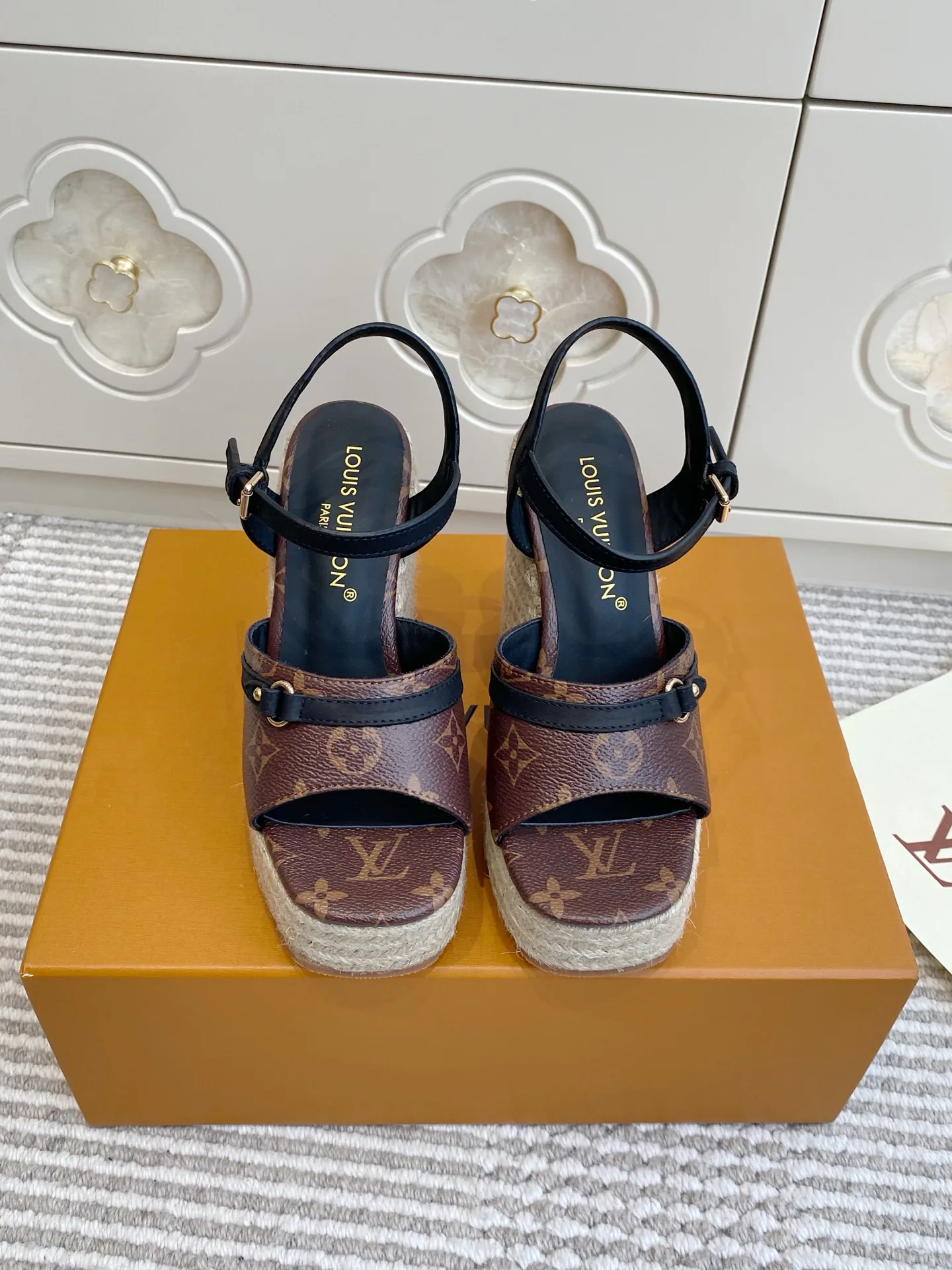 Босоножки Женские Louis Vuitton 12779849