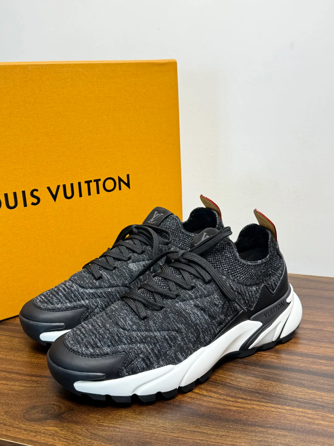 Кроссовки Мужские Louis Vuitton 19089413
