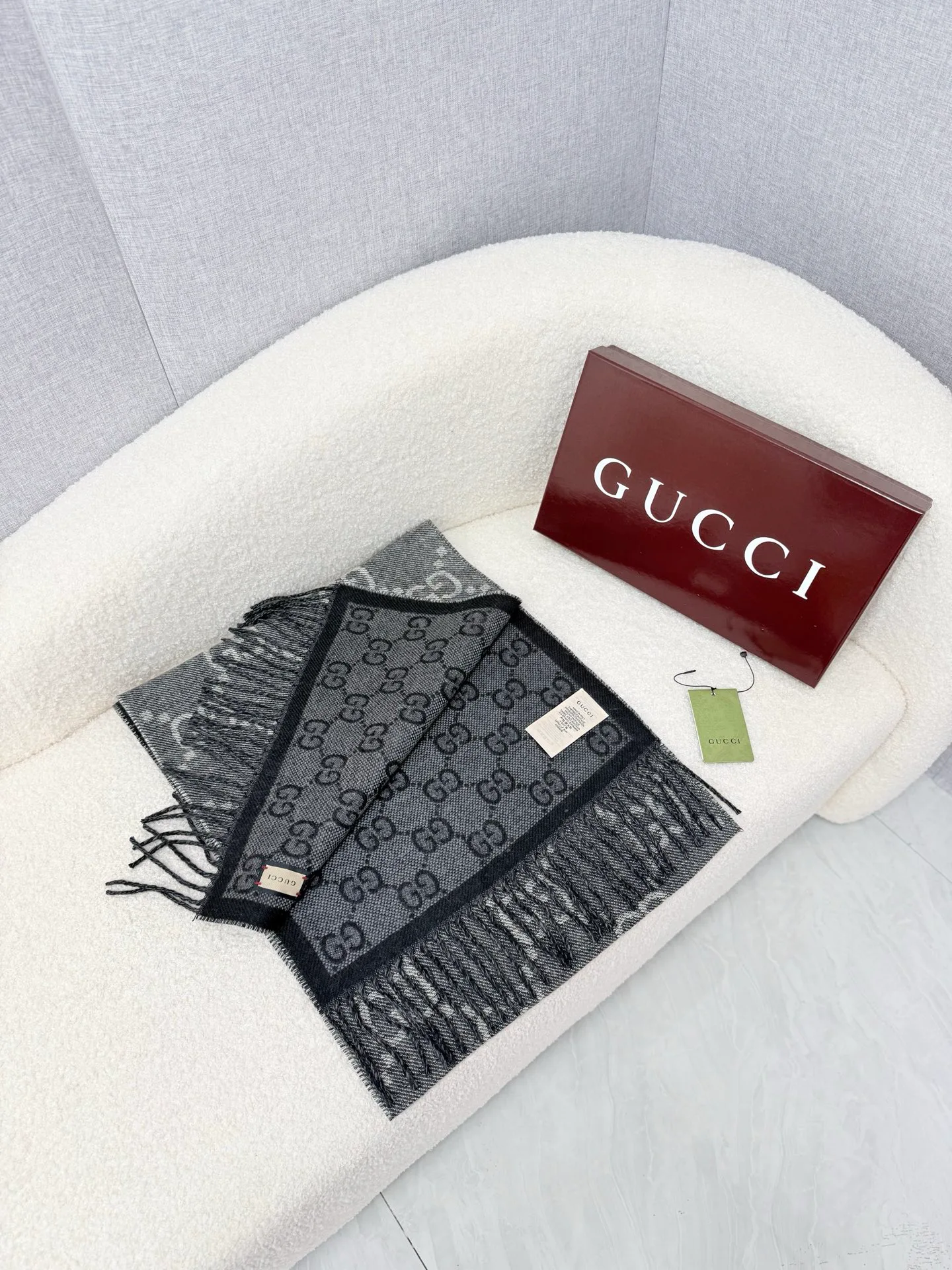 Шарфы Gucci 18322346