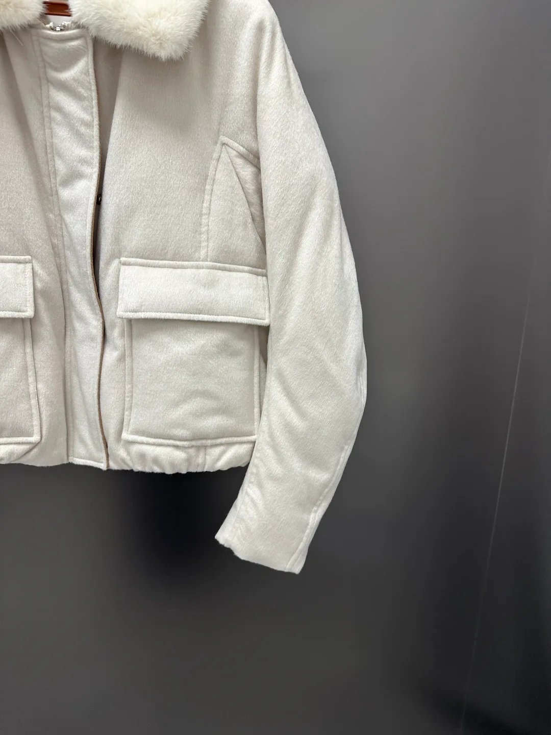 Куртки И Пуховики Женские Loro Piana 18702456
