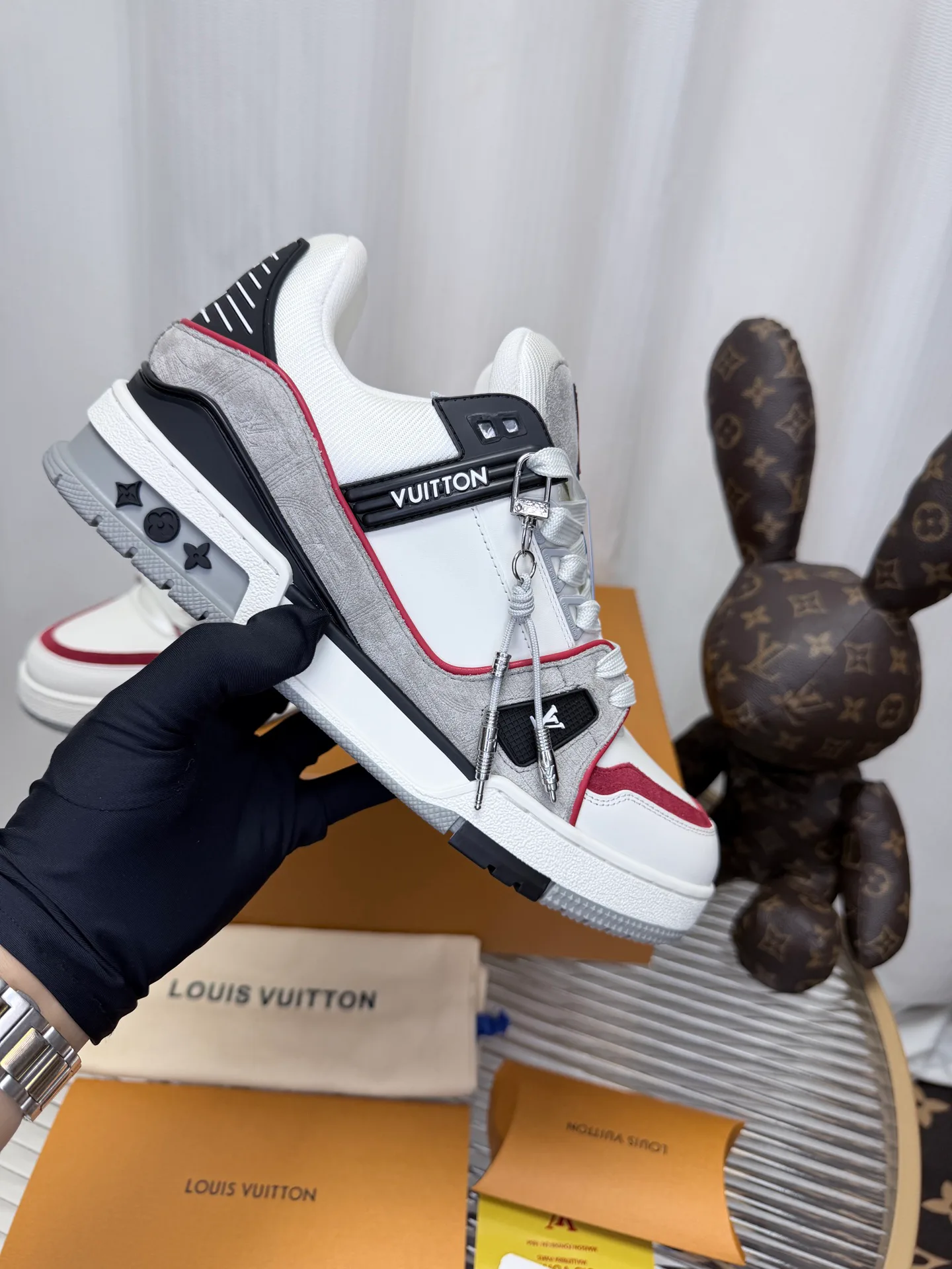Кроссовки Женские Louis Vuitton 18234391