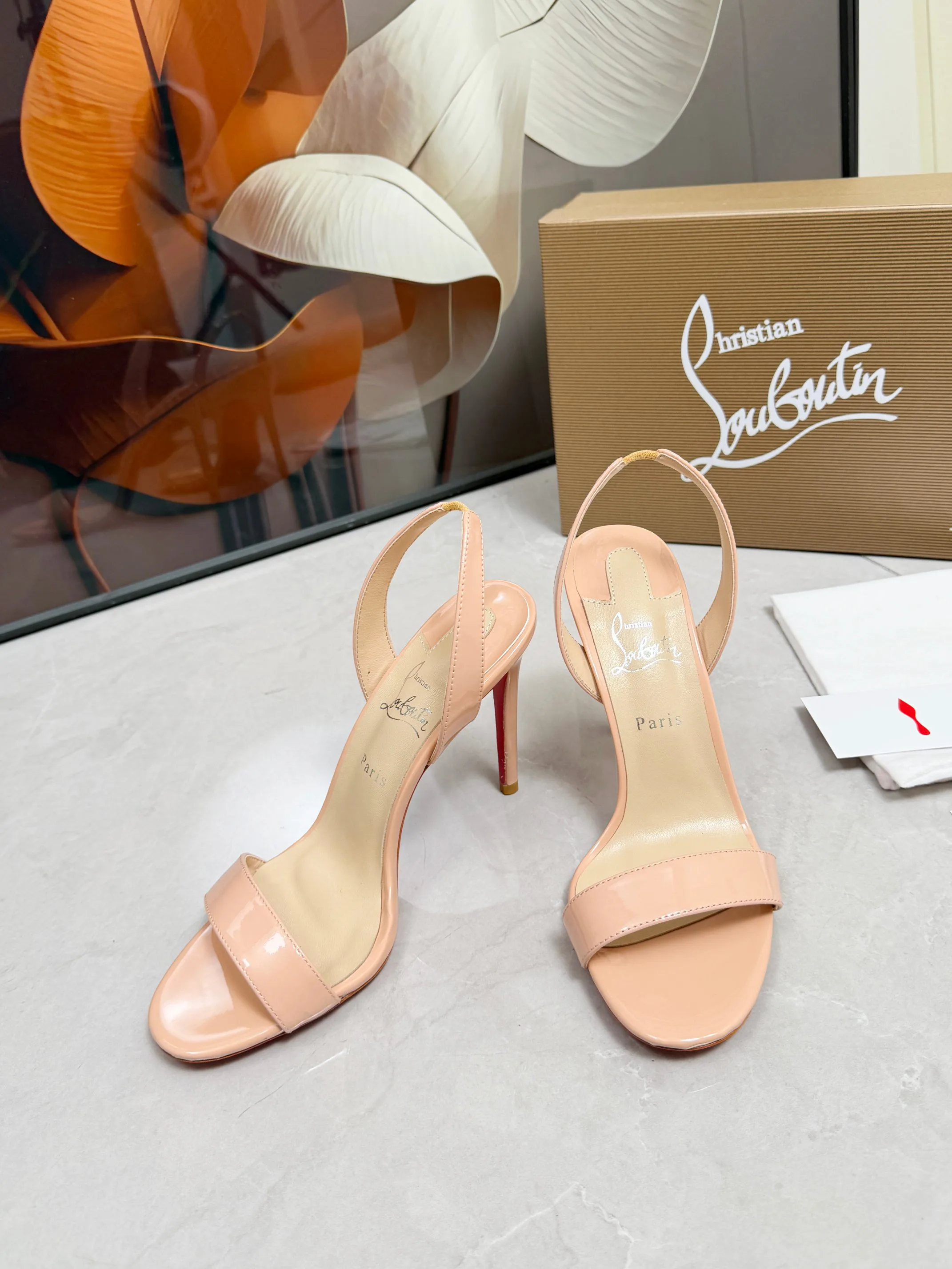 Босоножки Женские Christian Louboutin 18739792