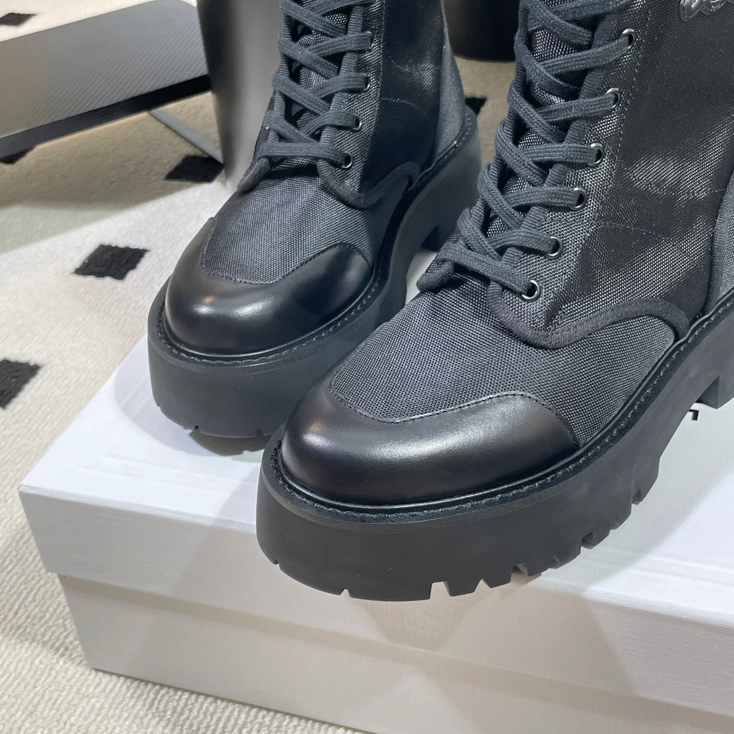 Ботинки Женские Celine 18041639