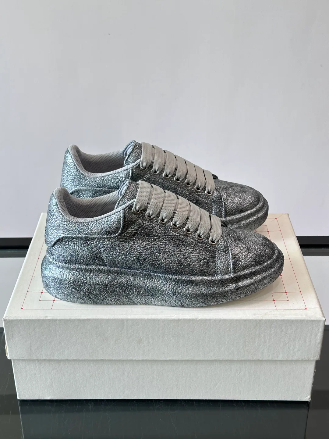 Кроссовки Женские Alexander Mcqueen 17447542