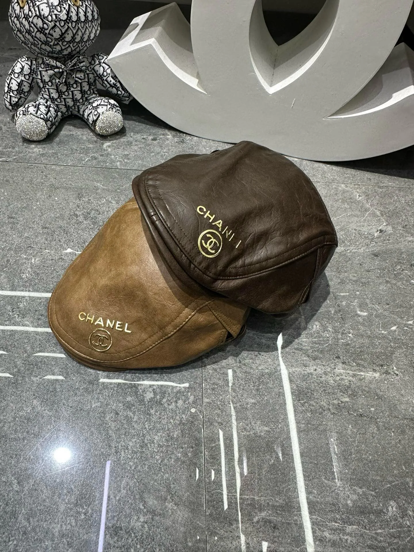 Головные Уборы Chanel 18105196