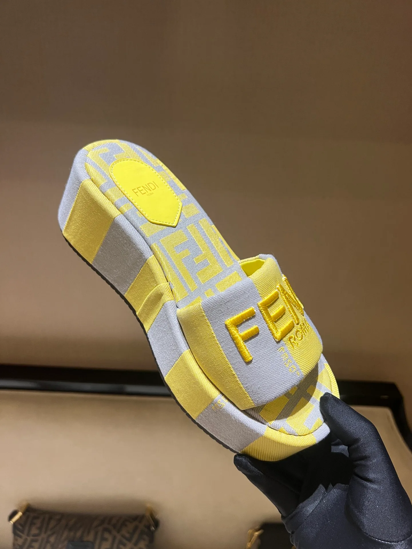 Шлепанцы Женские Fendi 8664