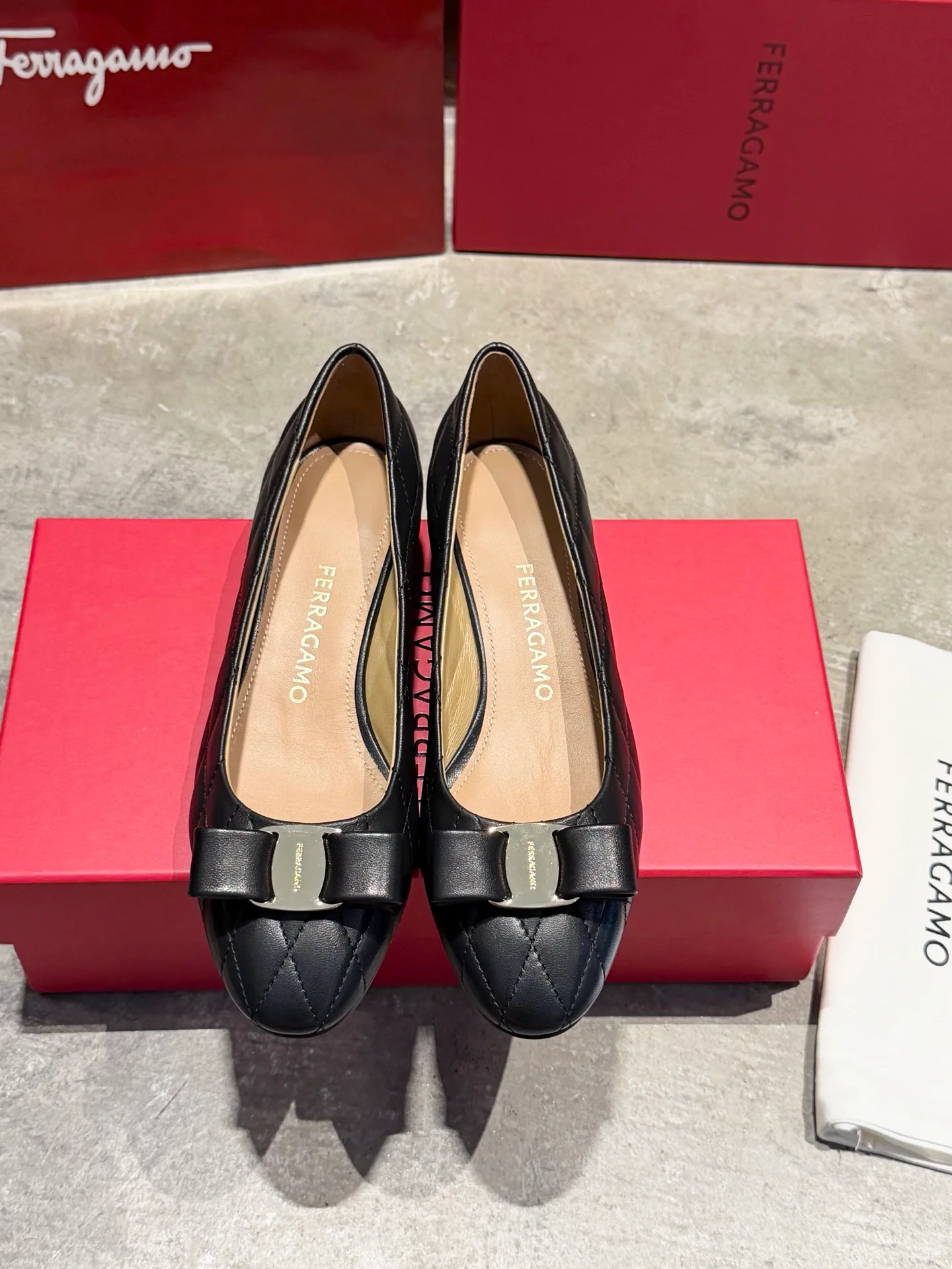 Туфли Женские Salvatore Ferragamo 18146769
