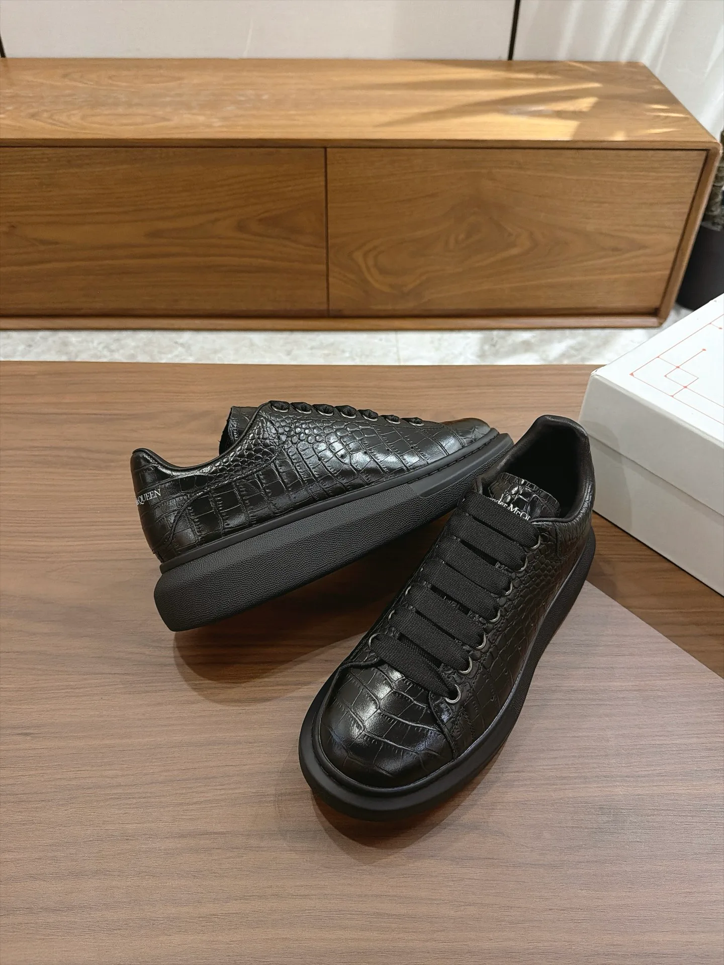 Кроссовки Женские Alexander Mcqueen 18159798