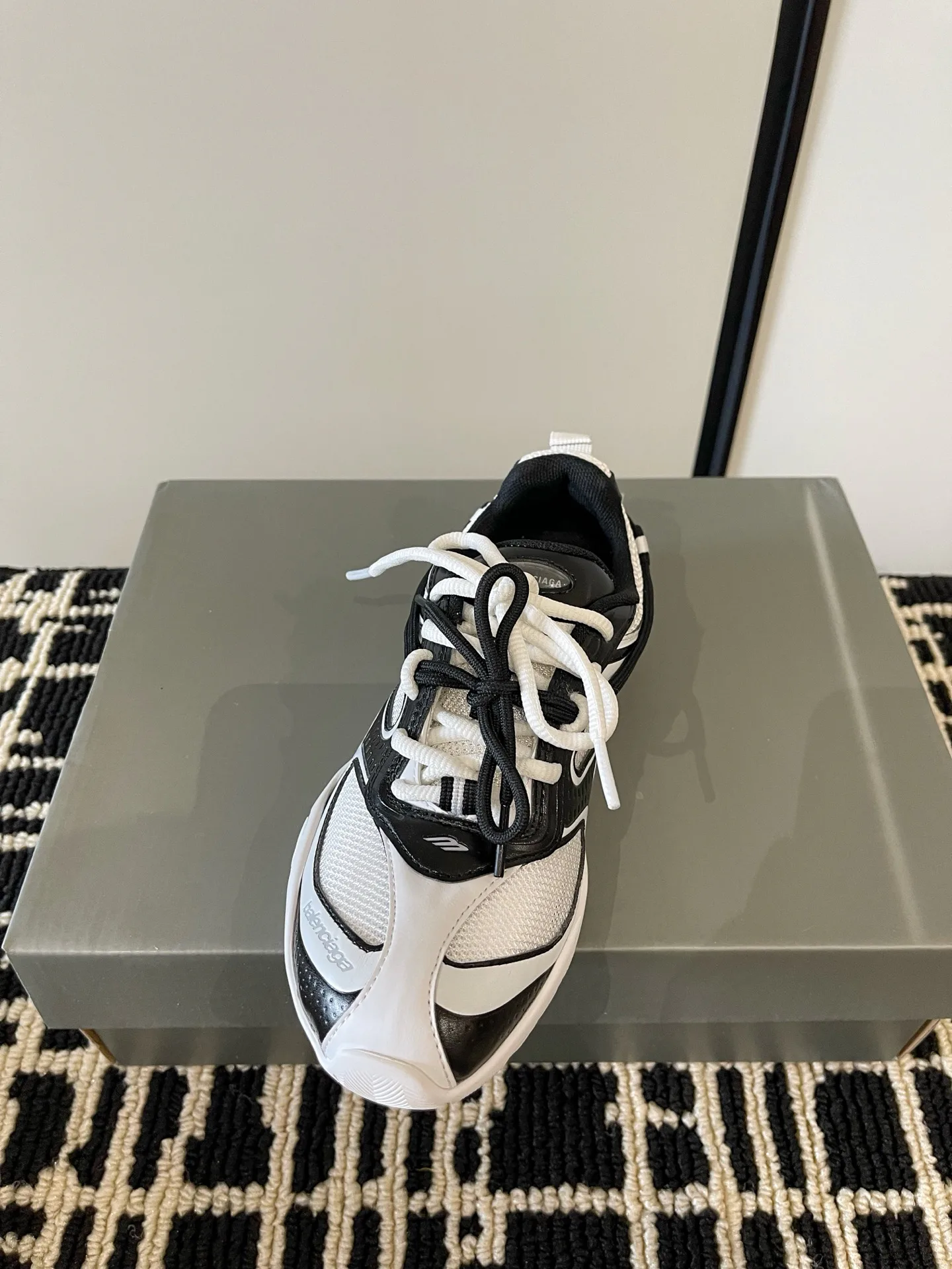 Кроссовки Женские Balenciaga 18386309