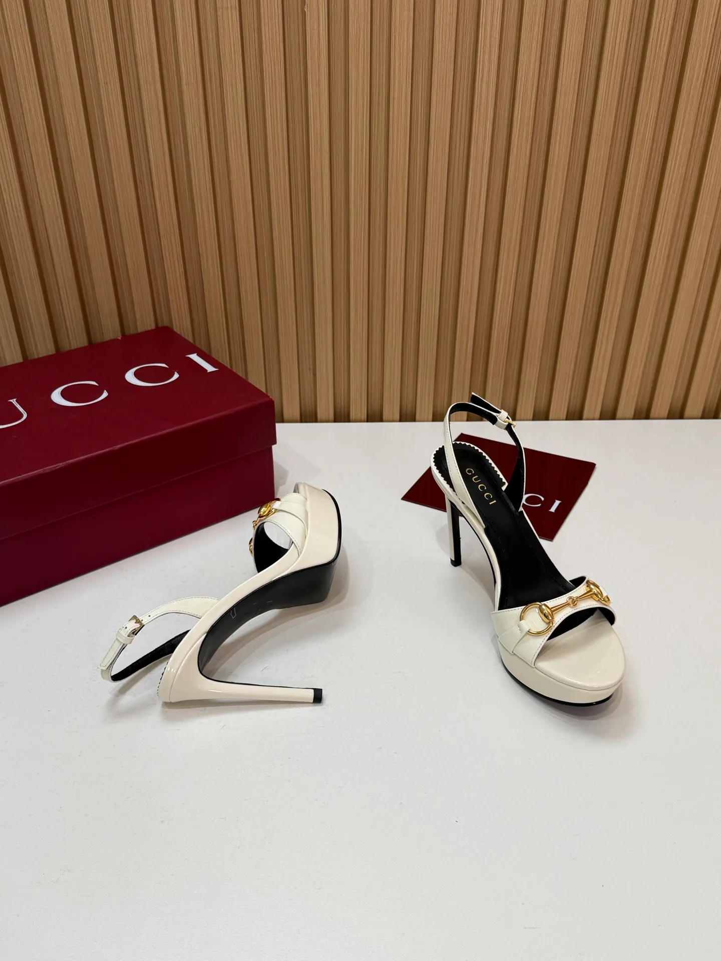 Босоножки Женские Gucci 18396263