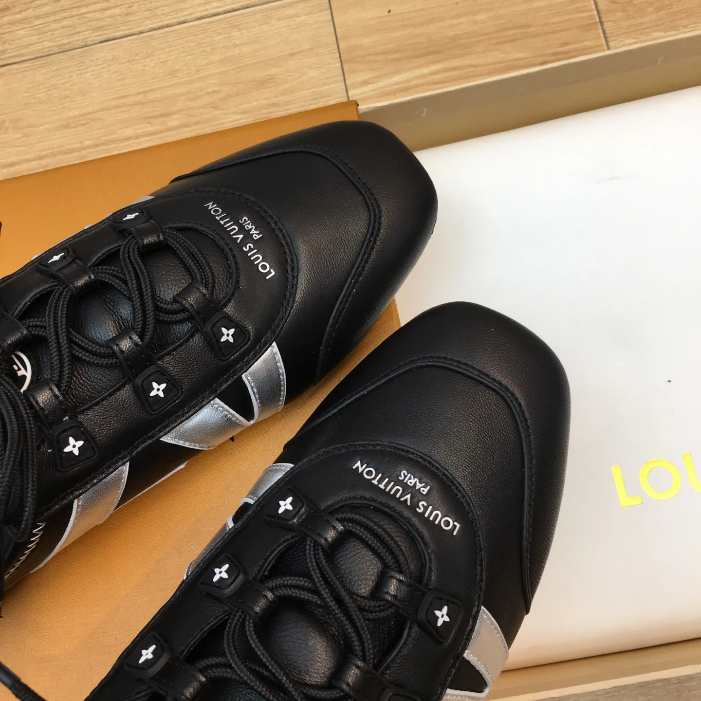 Кроссовки Женские Louis Vuitton 1590956