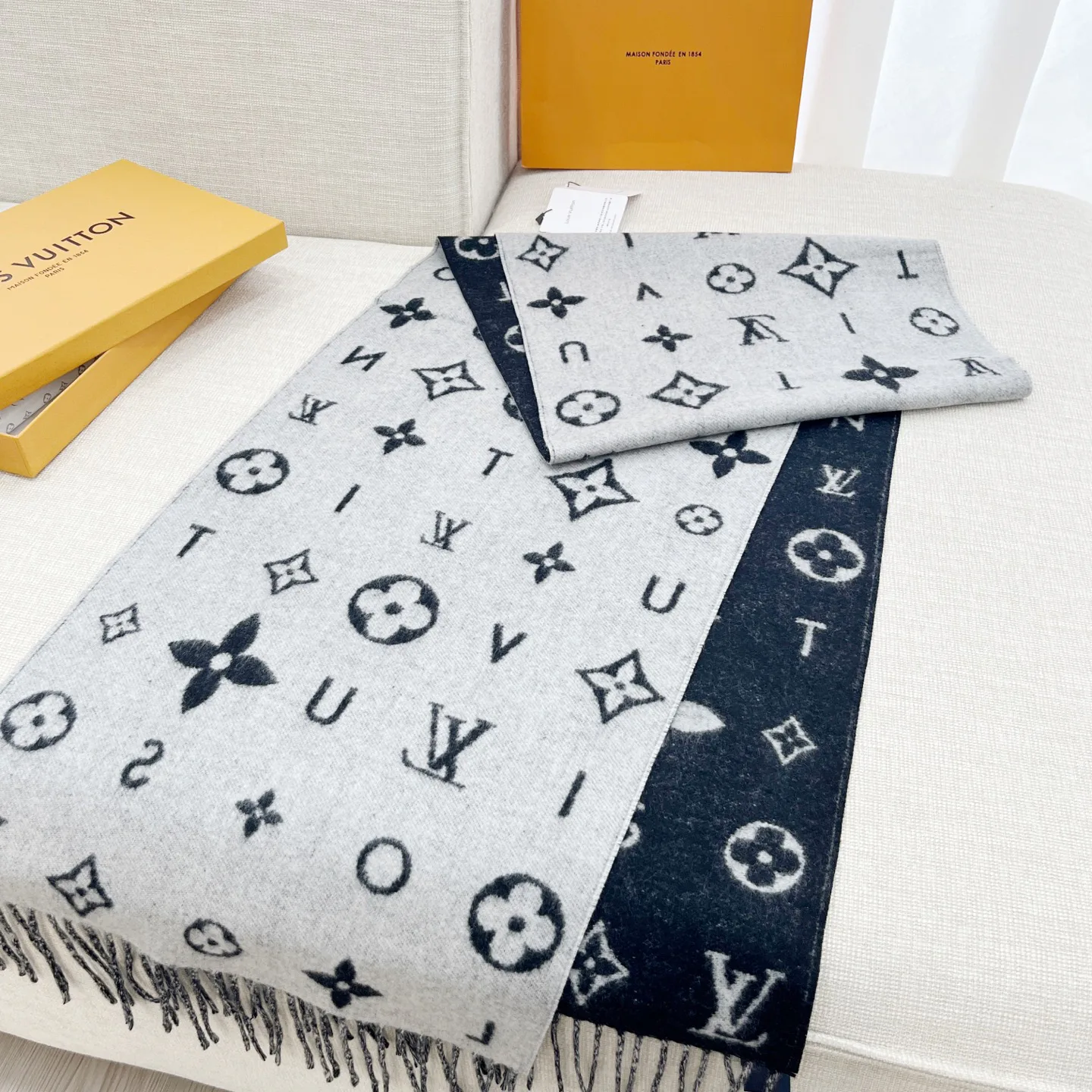 Шарфы Louis Vuitton 18261912