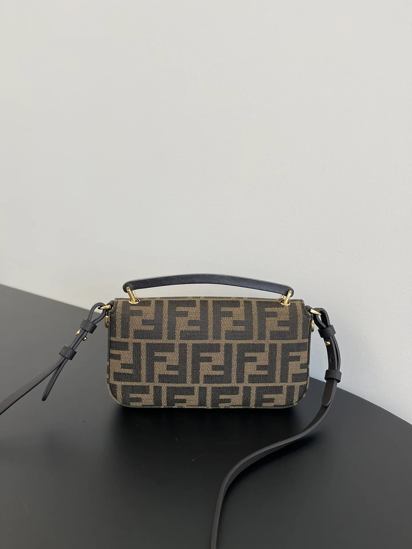 Сумки На Ремне Женские Fendi 13234527