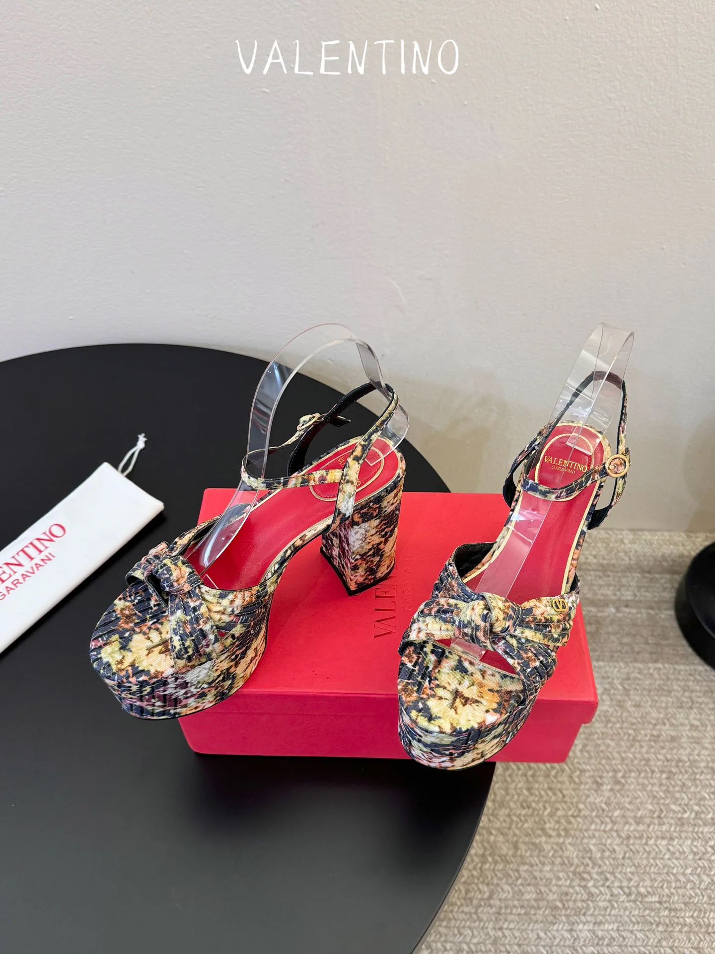 Босоножки Женские Valentino 17396960