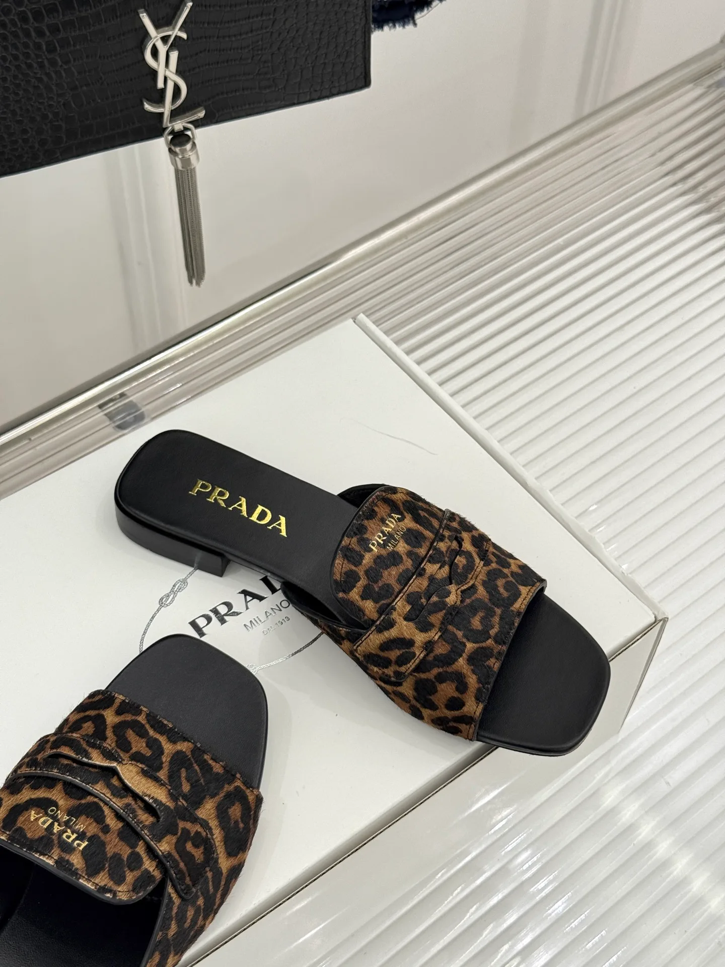 Шлепанцы Женские Prada 12632987