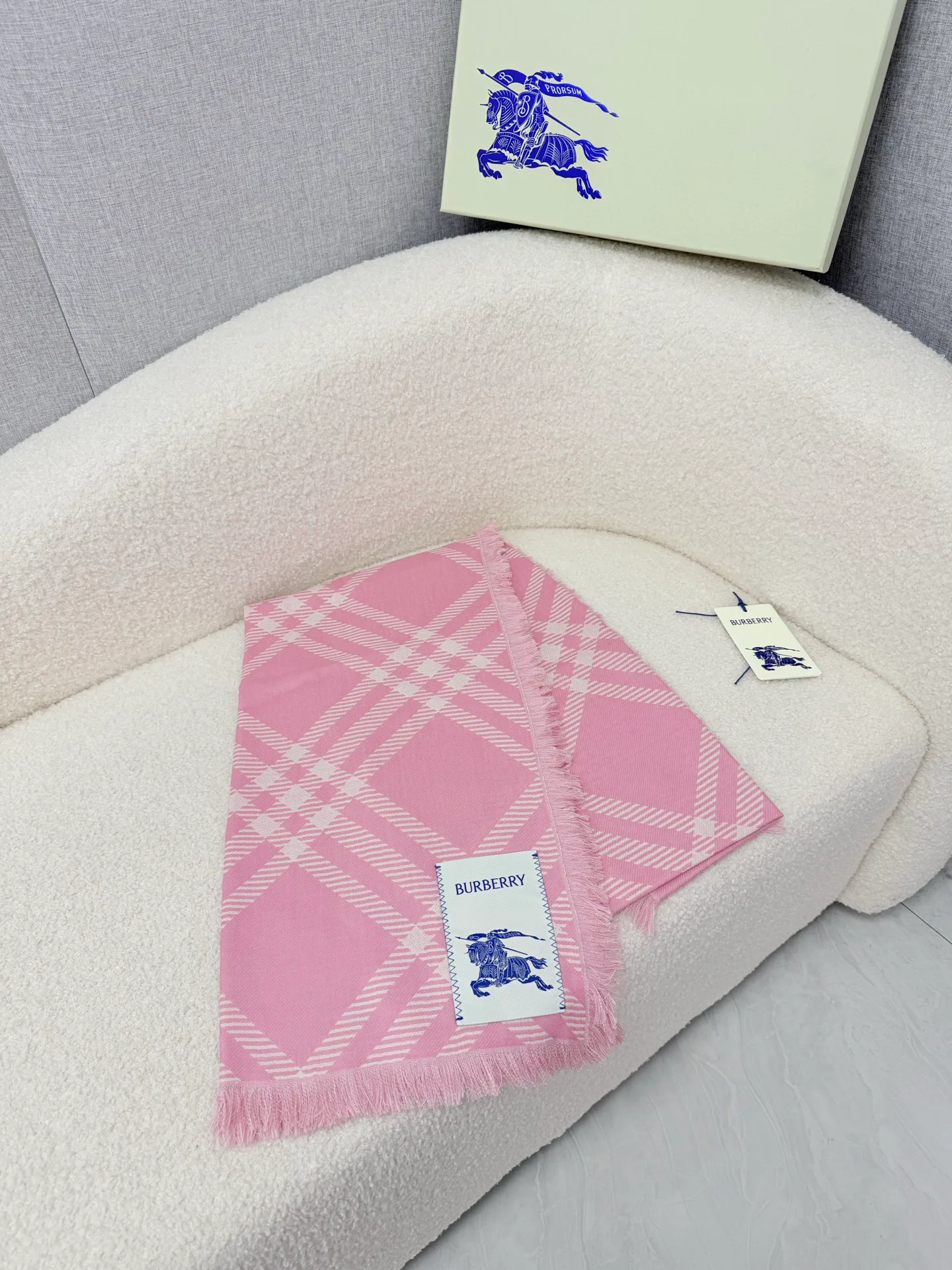 Шарфы Burberry 18322315