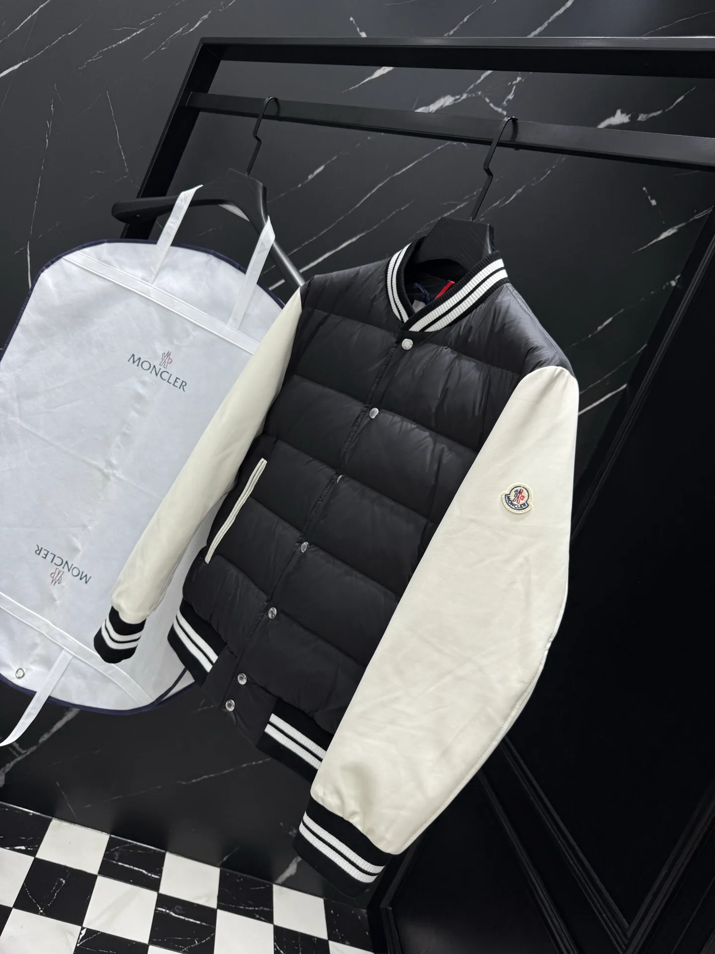 Куртки И Пуховики Женские Moncler 1516574