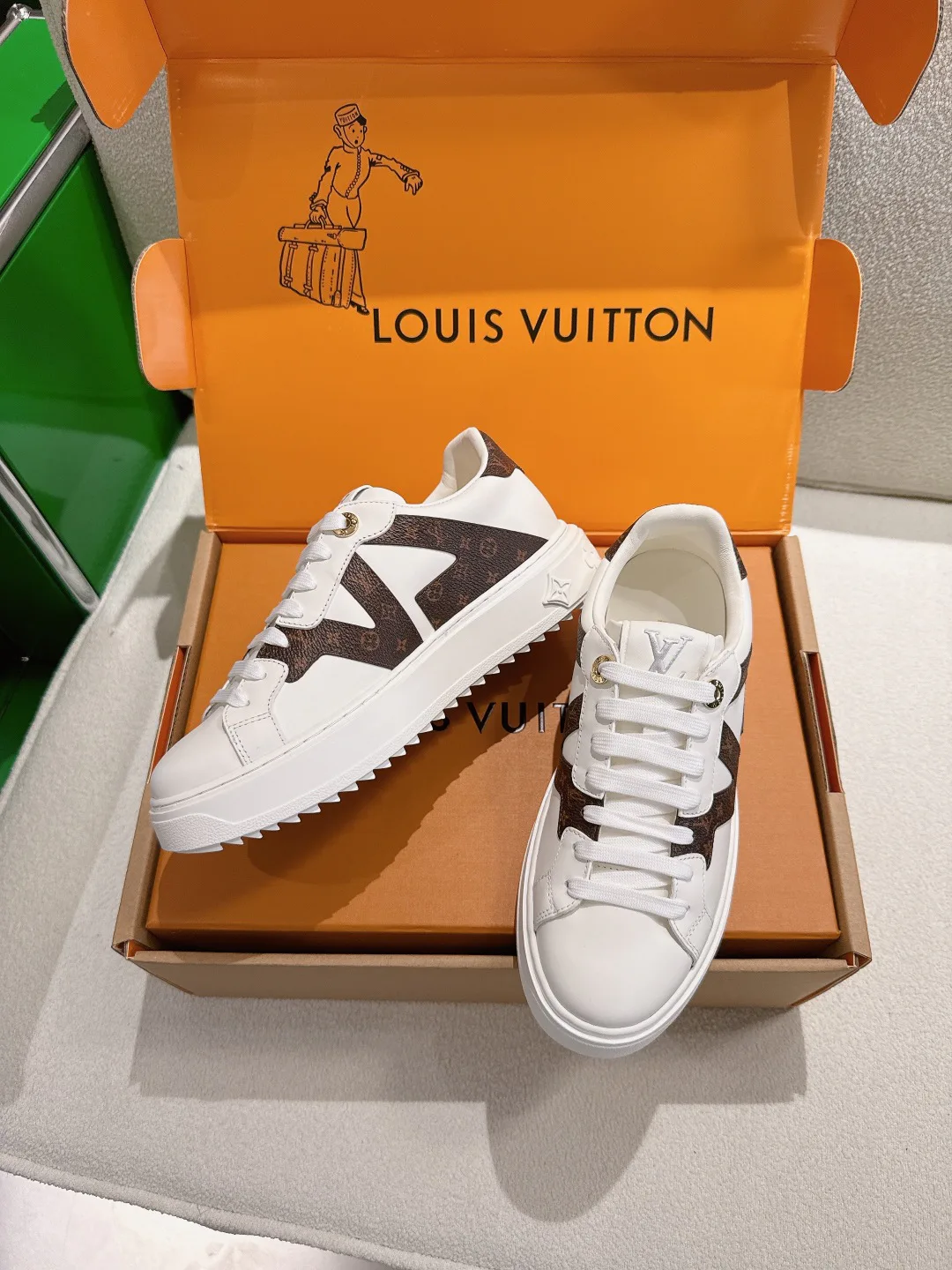 Кроссовки Женские Louis Vuitton 18677723