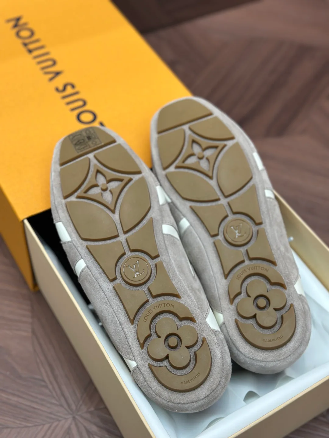 Кроссовки Женские Louis Vuitton 19480016