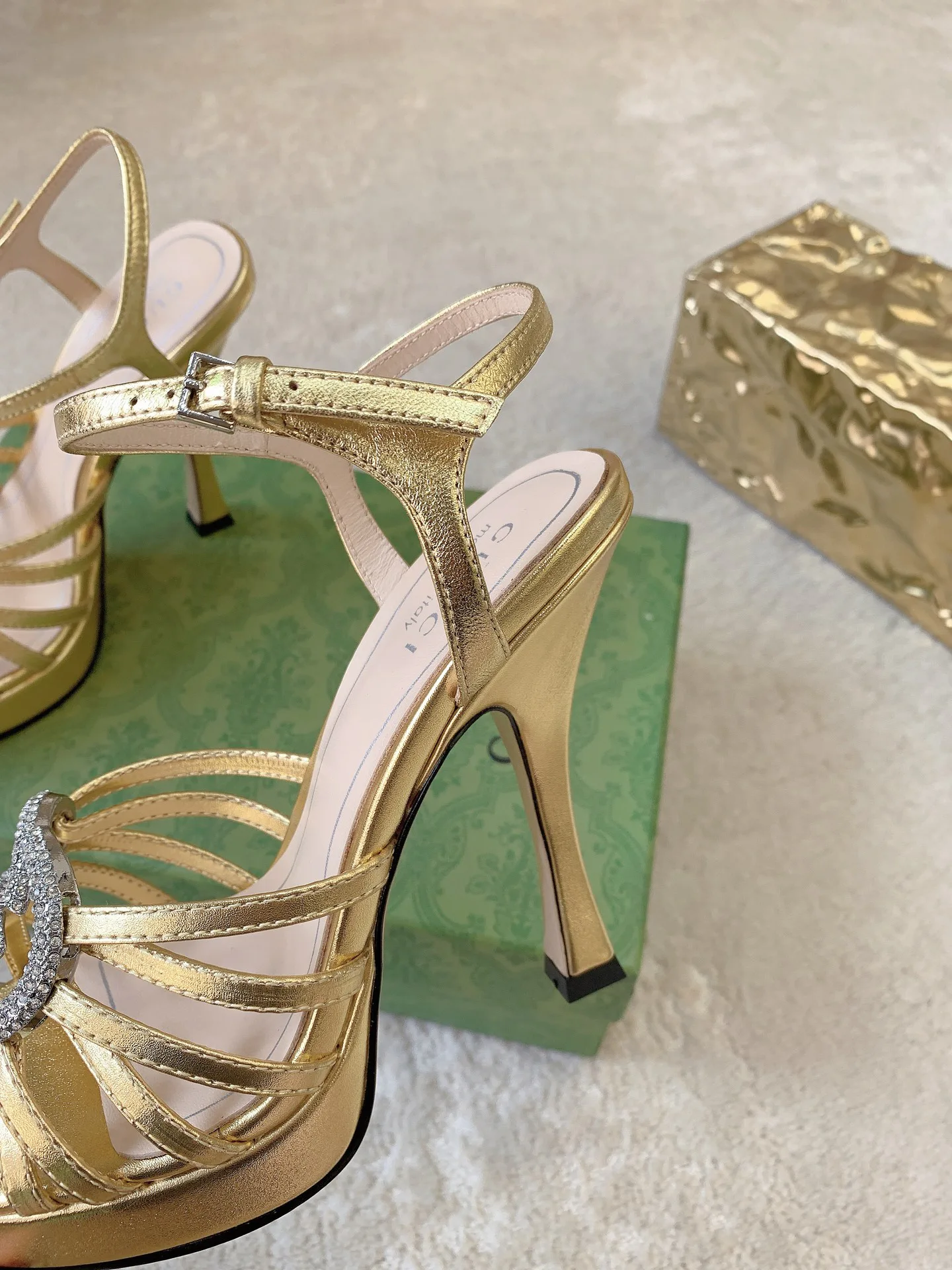 Босоножки Женские Gucci 819786