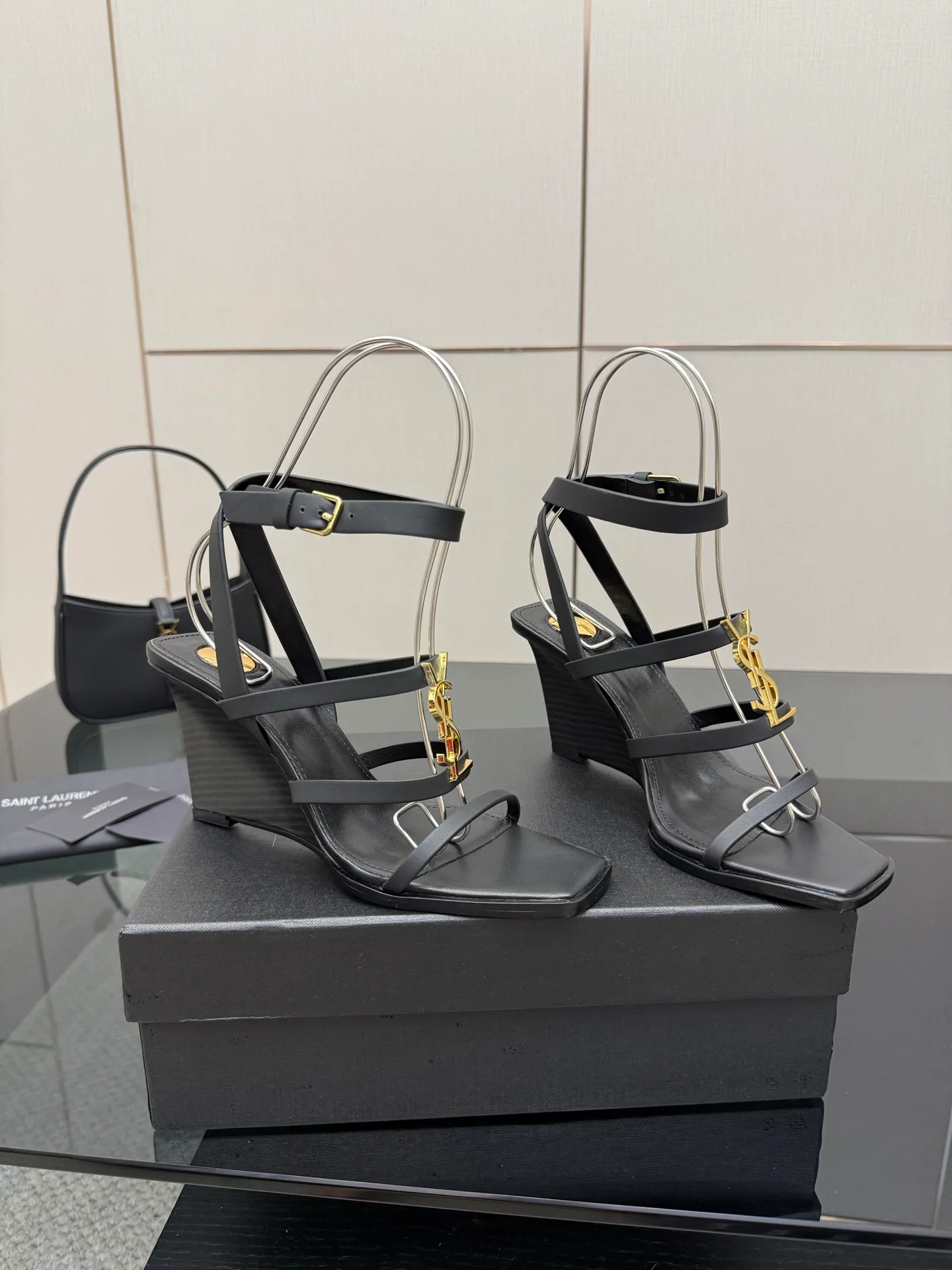Босоножки Женские Saint Laurent 13164416