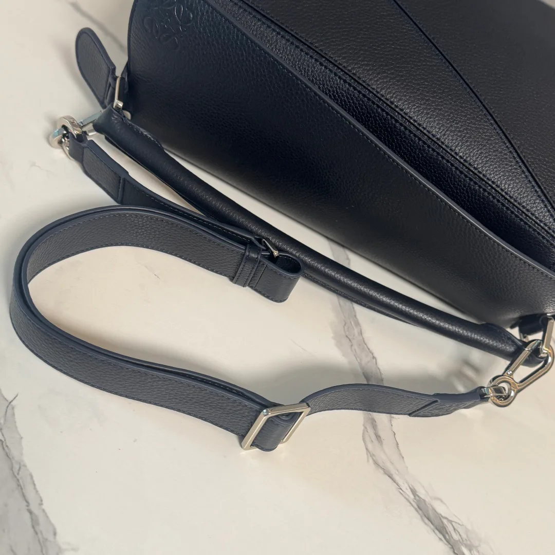 Классические Сумки Женские Loewe 18030341