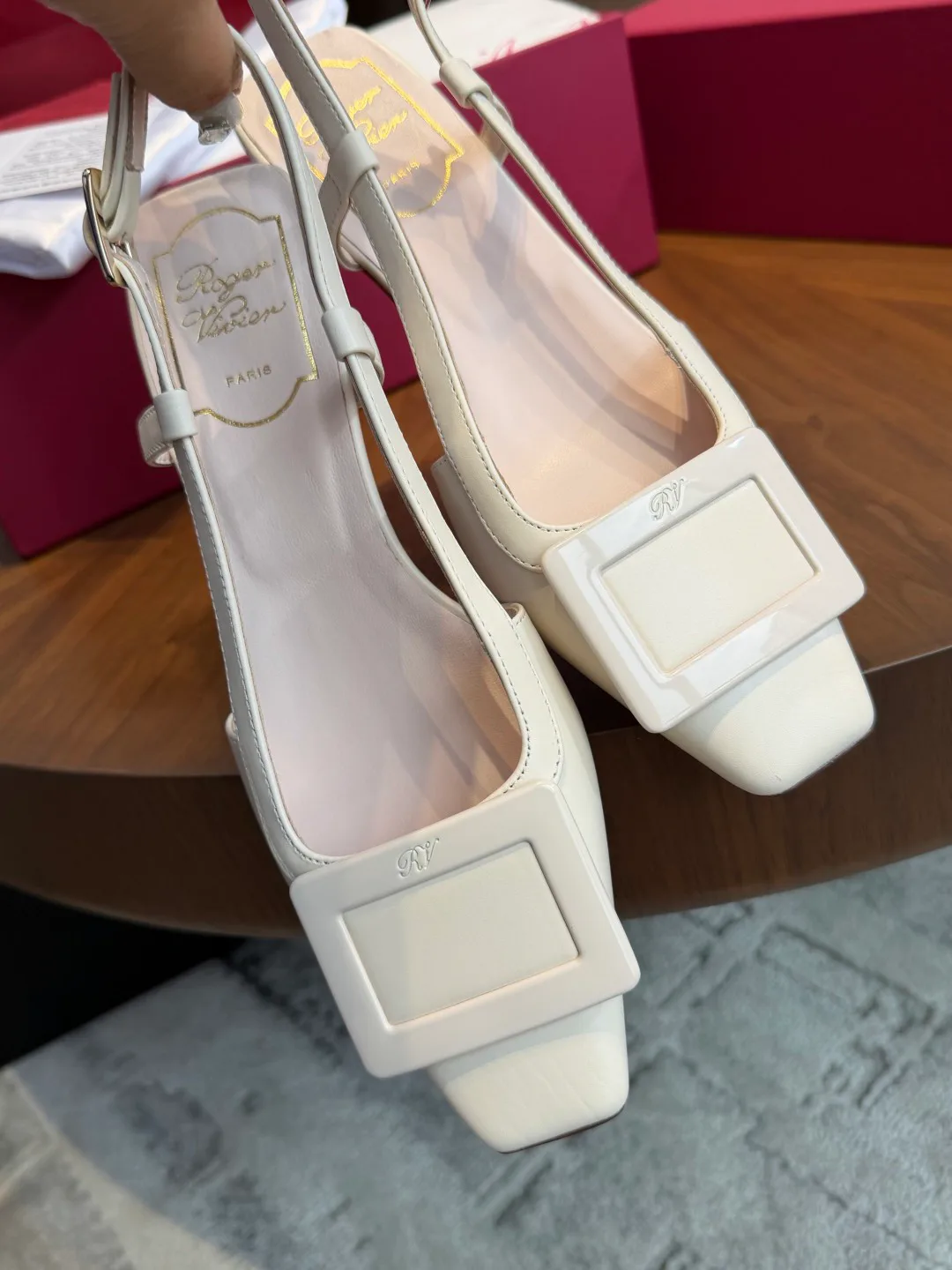 Босоножки Женские Roger Vivier 16848430