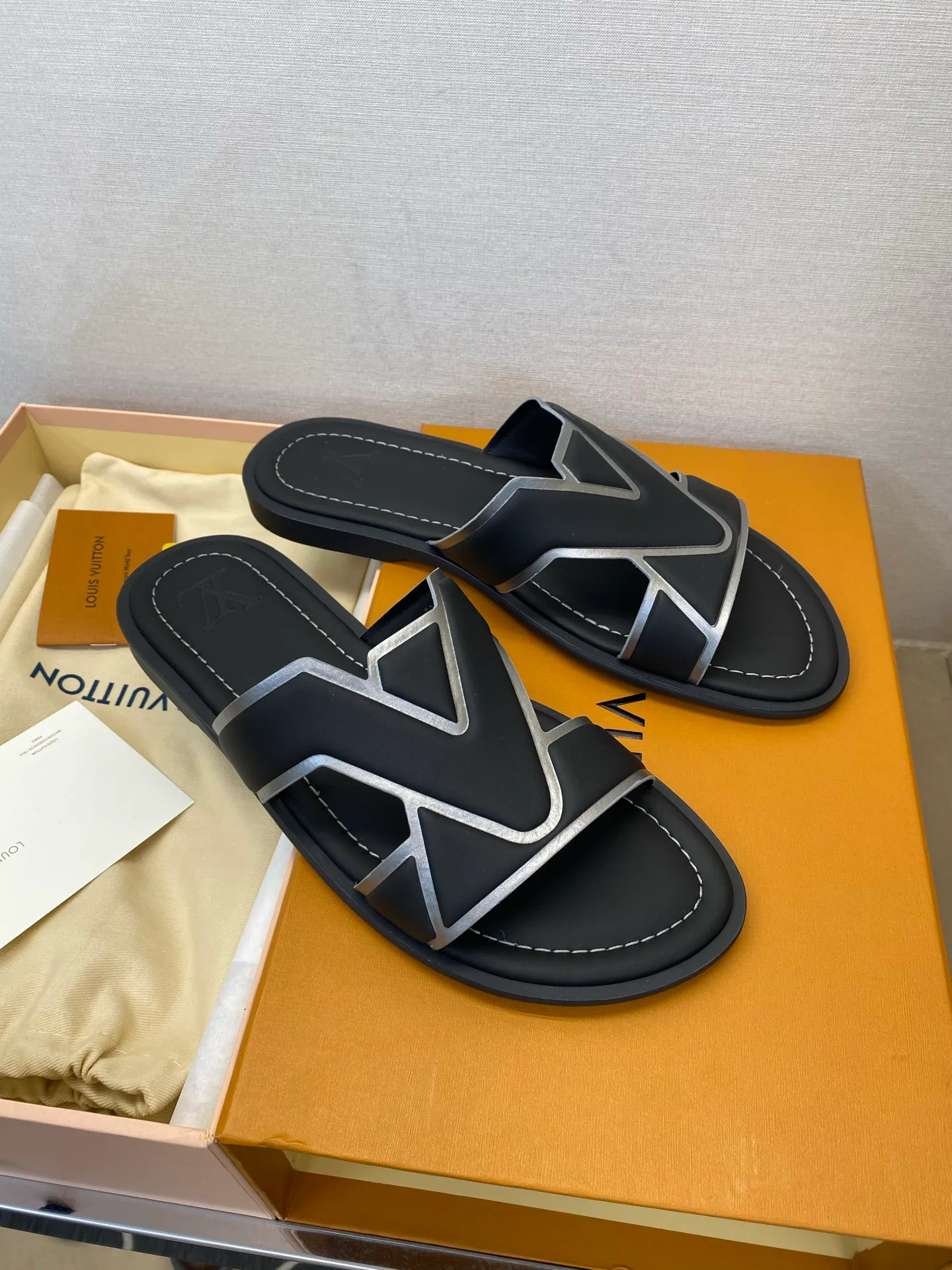 Шлепанцы Мужские Louis Vuitton 11956859