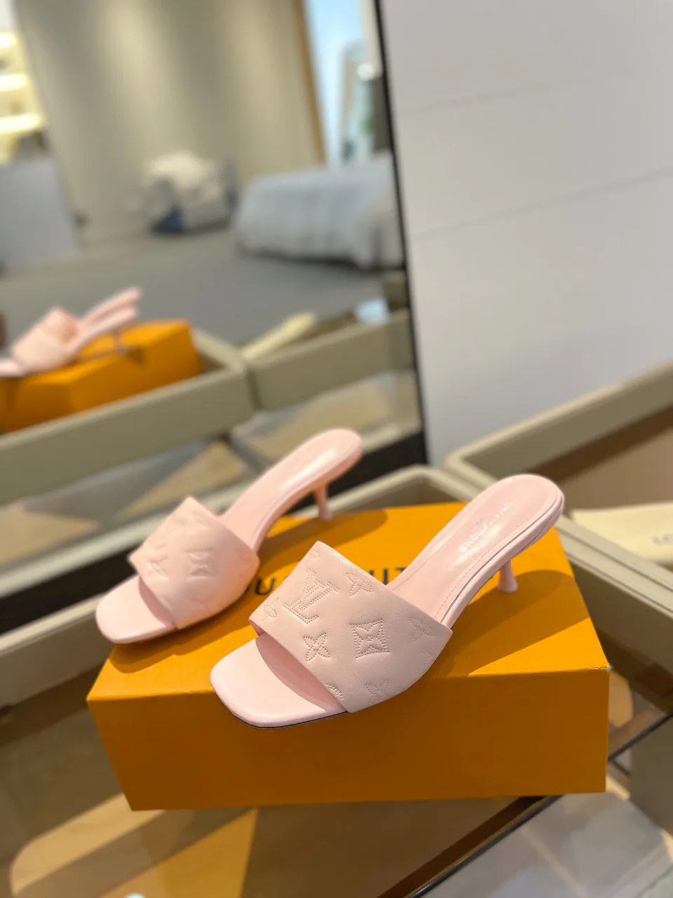 Босоножки Женские Louis Vuitton 9865393