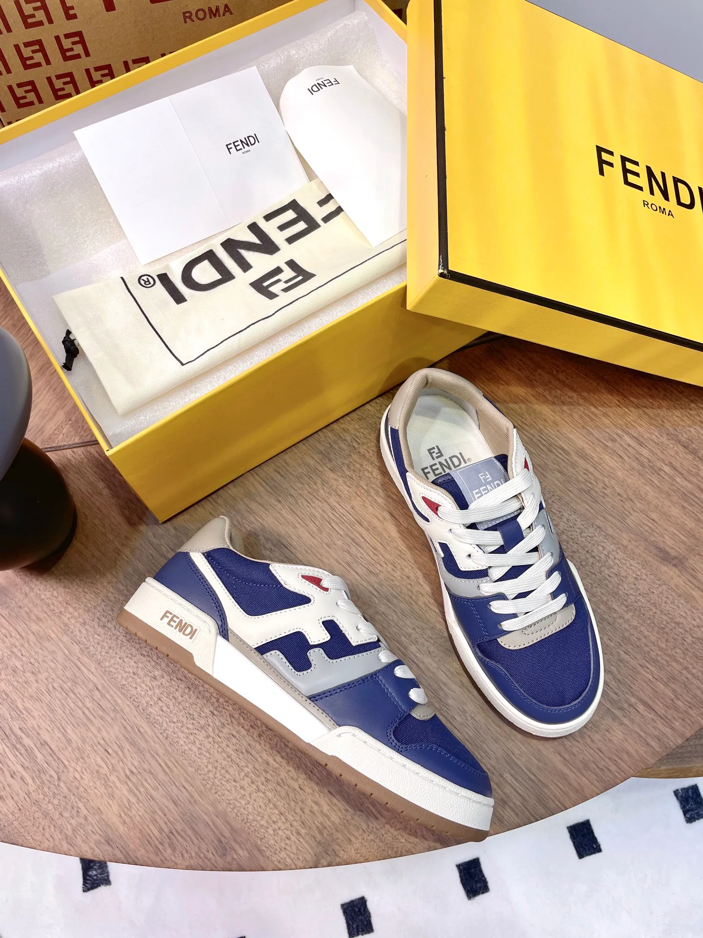 Кроссовки Женские Fendi 17957373