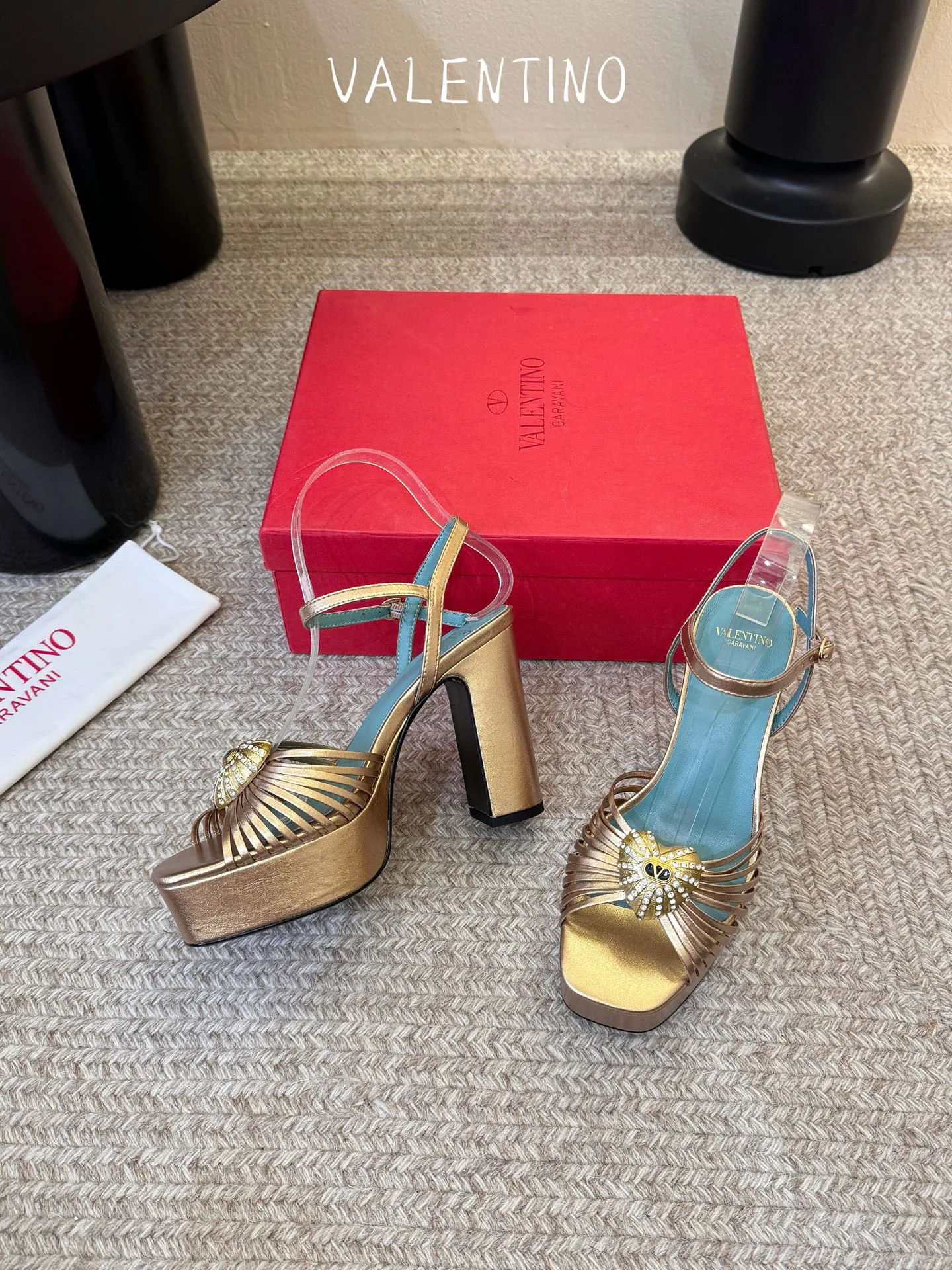 Босоножки Женские Valentino 17396953
