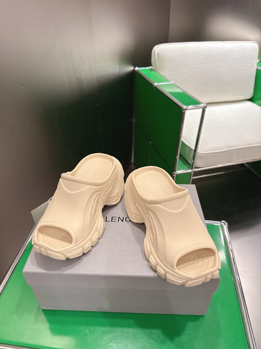 Шлепанцы Женские Balenciaga 13152761