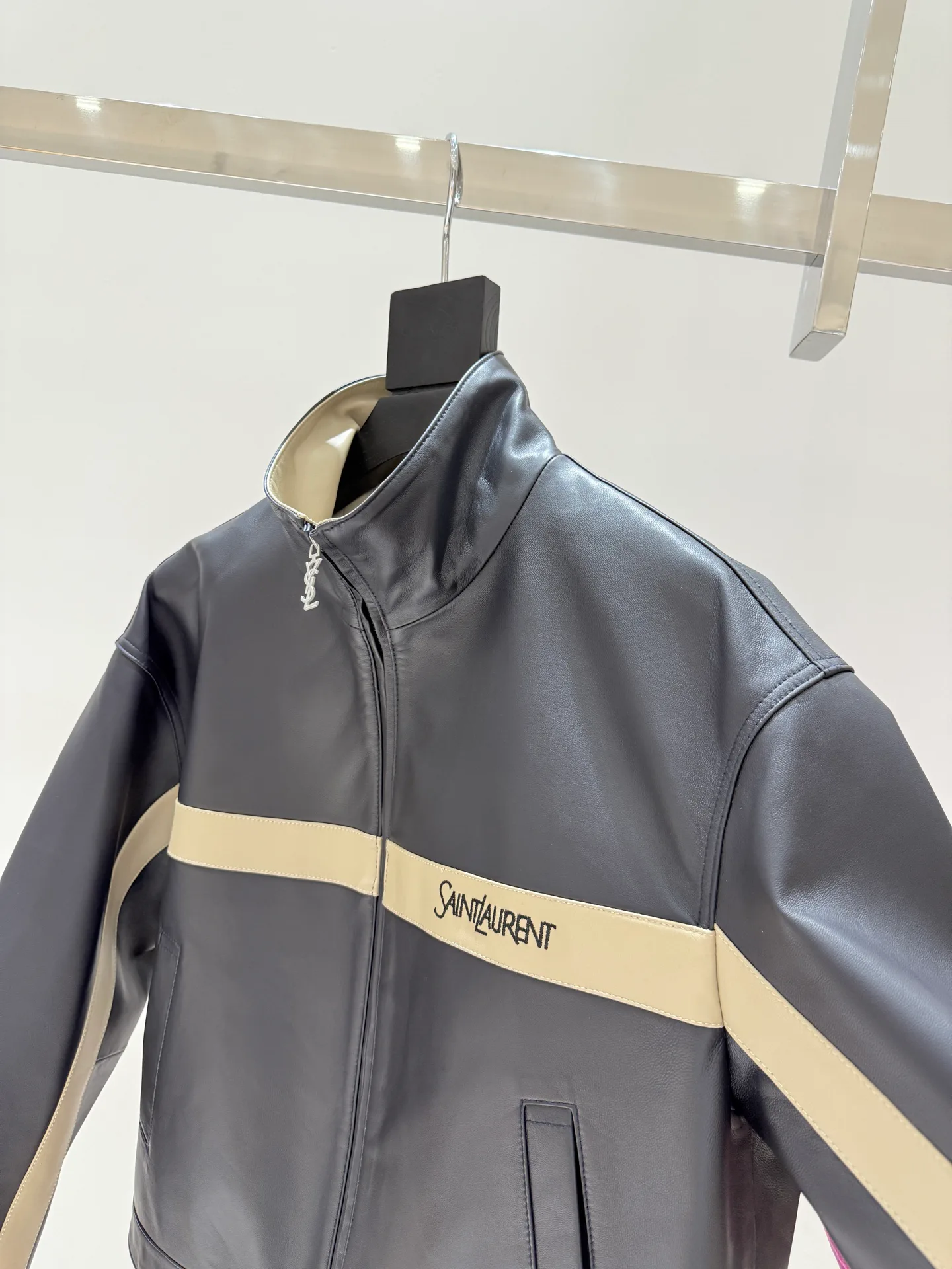 Кожаные Куртки И Дублёнки Женские Saint Laurent 18083033