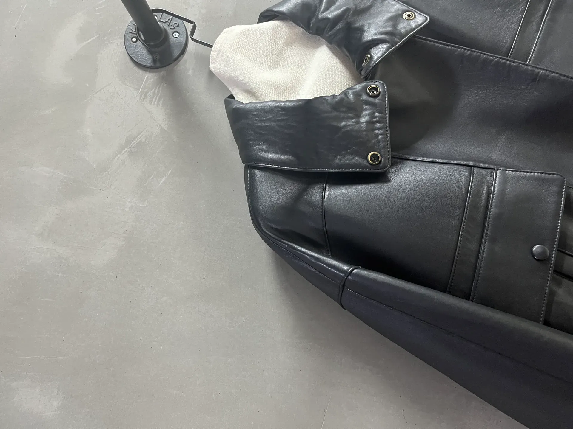 Кожаные Куртки И Дублёнки Женские Saint Laurent 409139