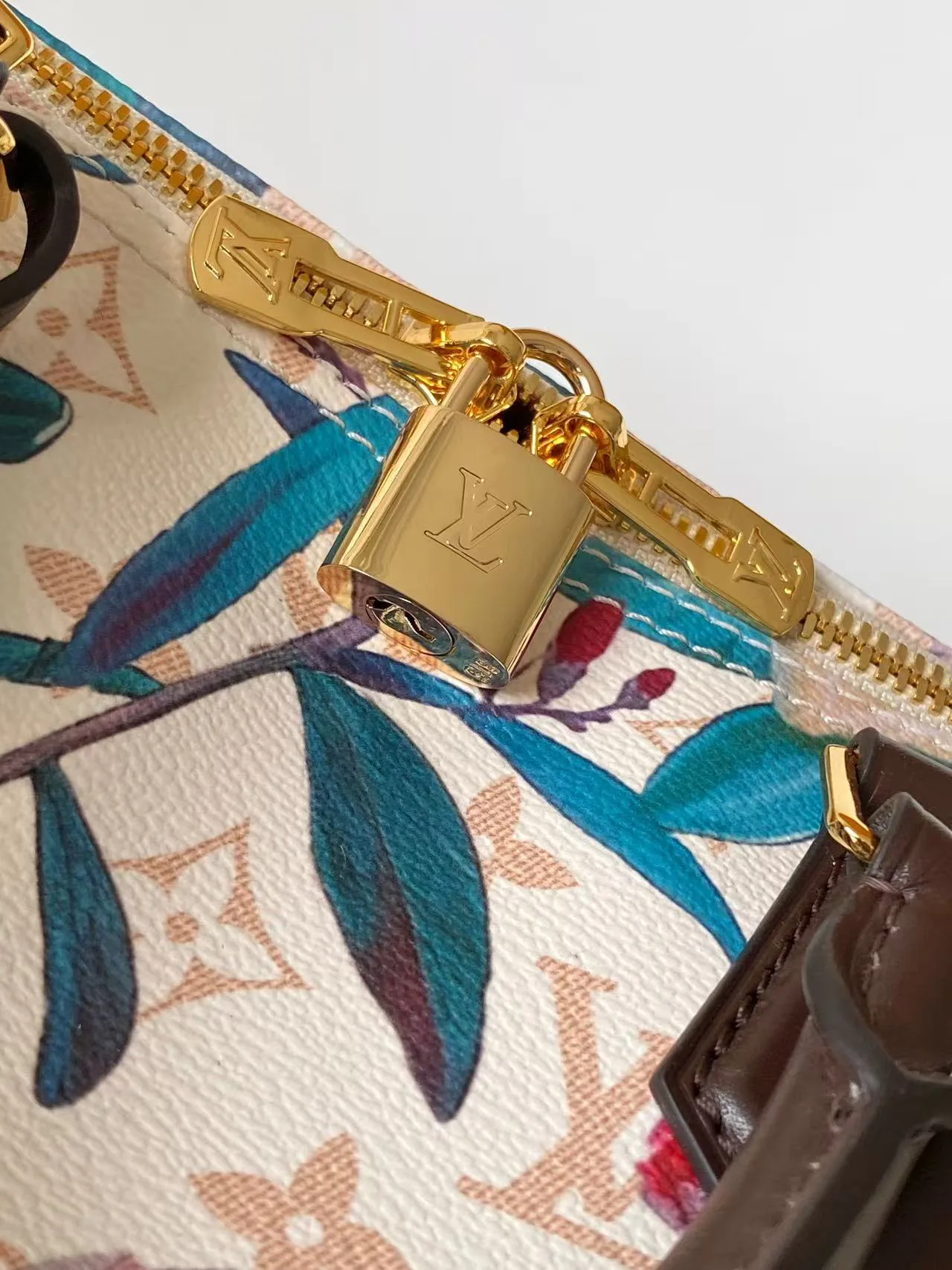 Классические Сумки Женские Louis Vuitton 11701523