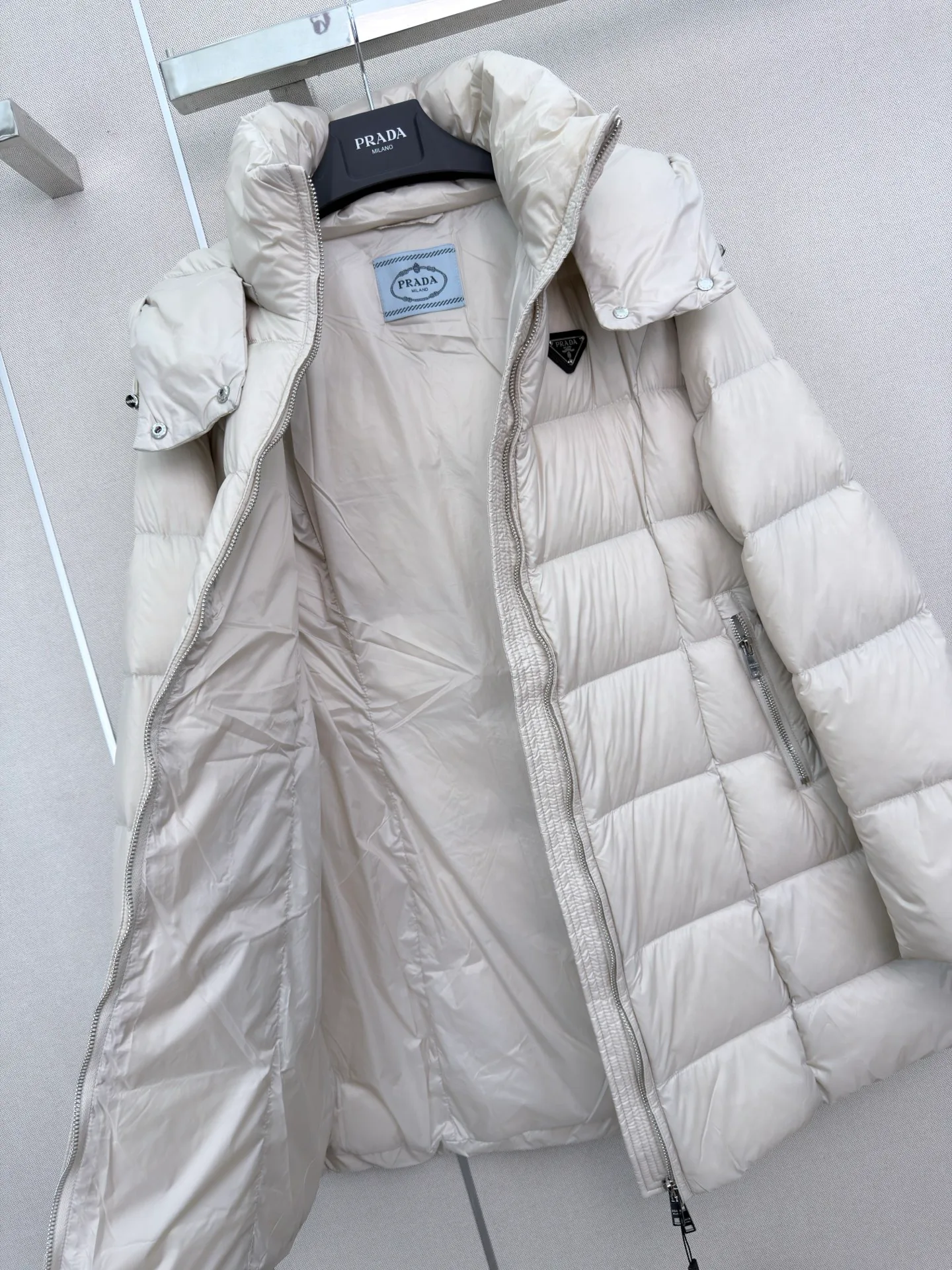 Куртки И Пуховики Женские Prada 18185808