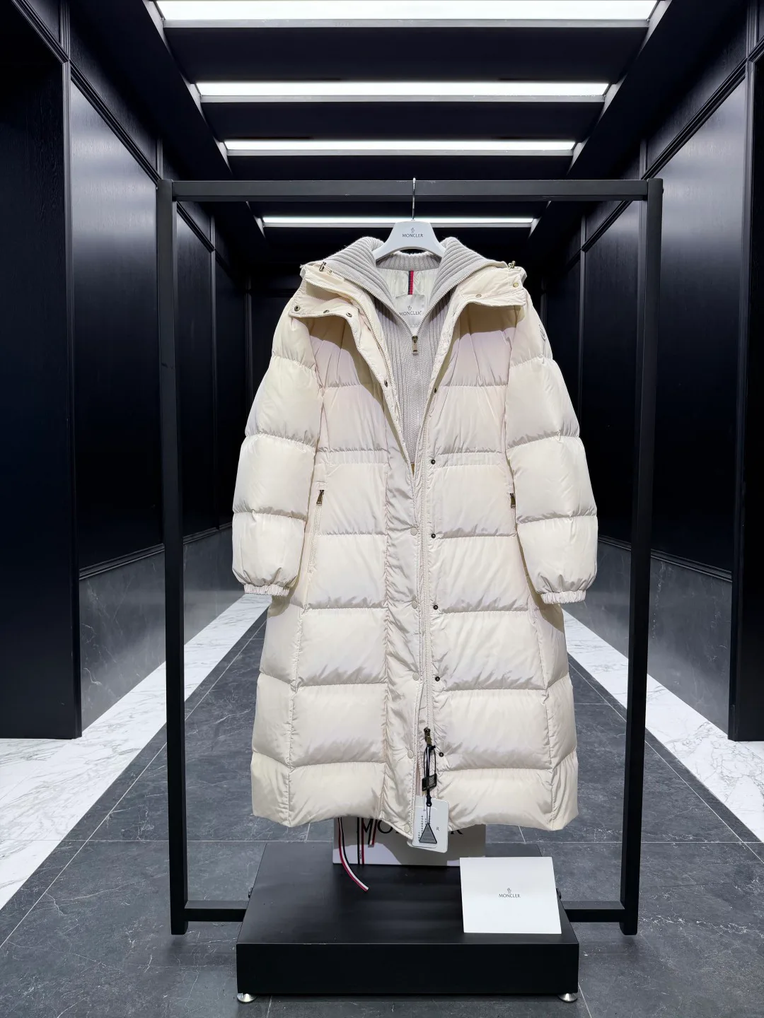 Куртки И Пуховики Женские Moncler 18528306