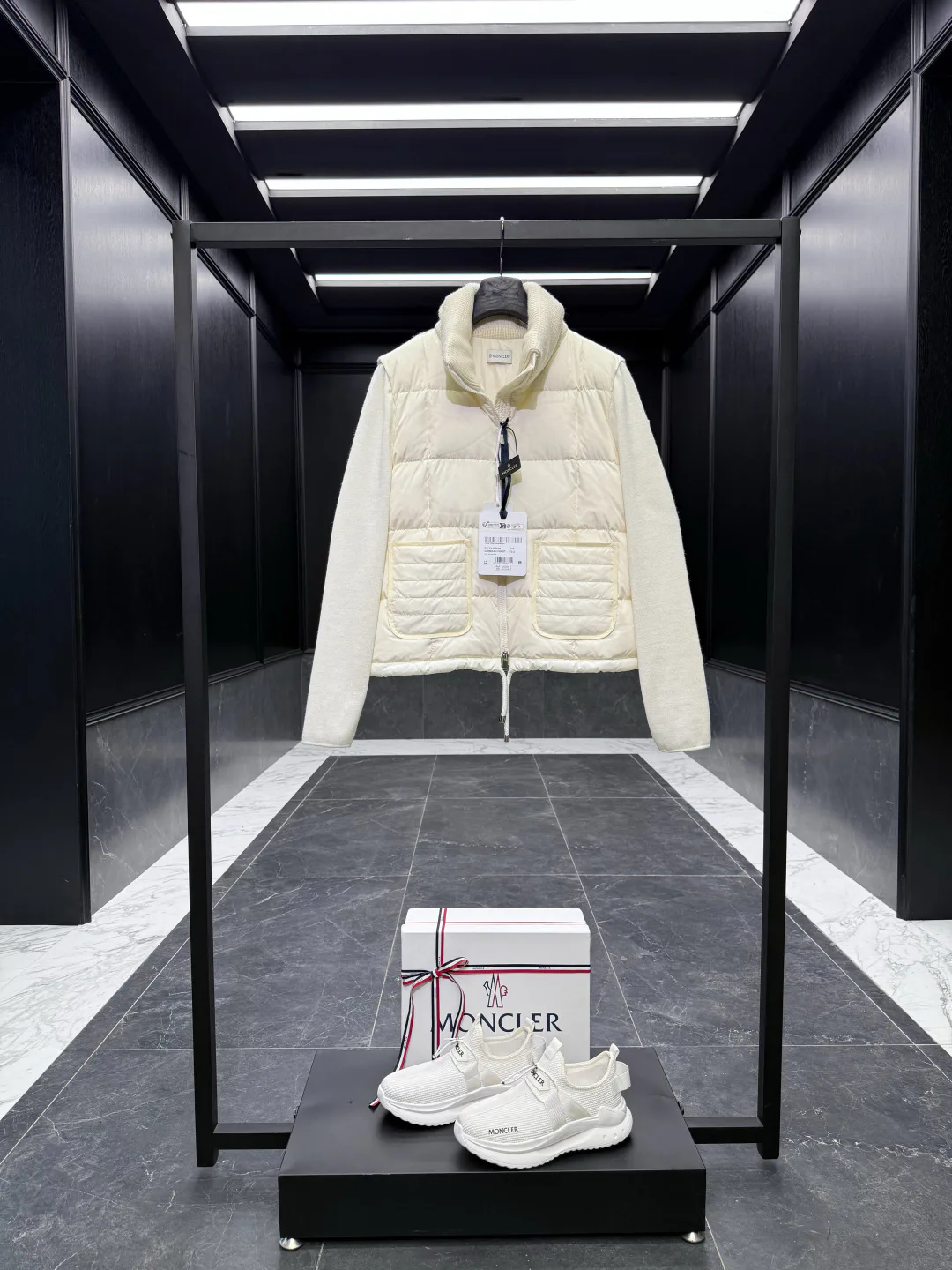 Куртки И Пуховики Женские Moncler 19572758