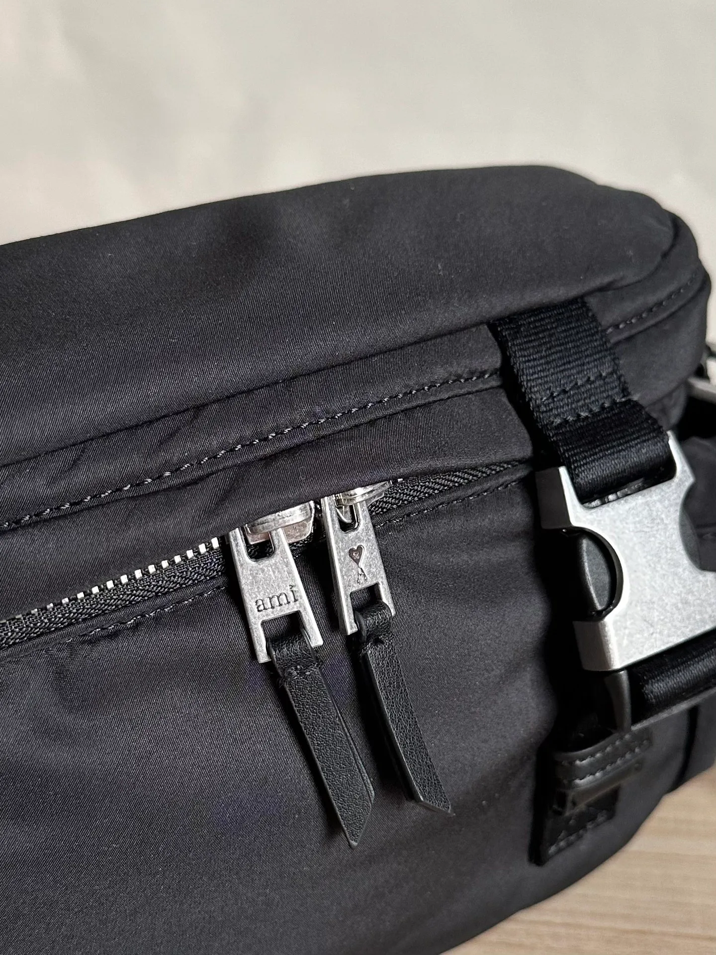 Сумки На Ремне Женские Ami Paris 1133880