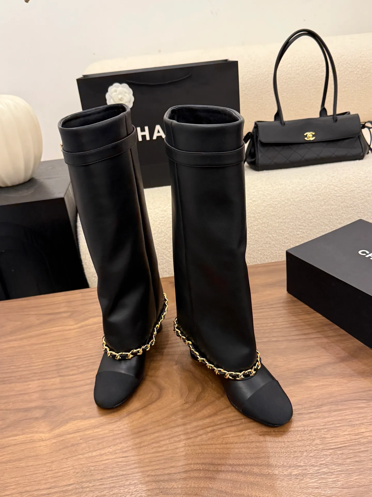 Сапоги Женские Chanel 18223556