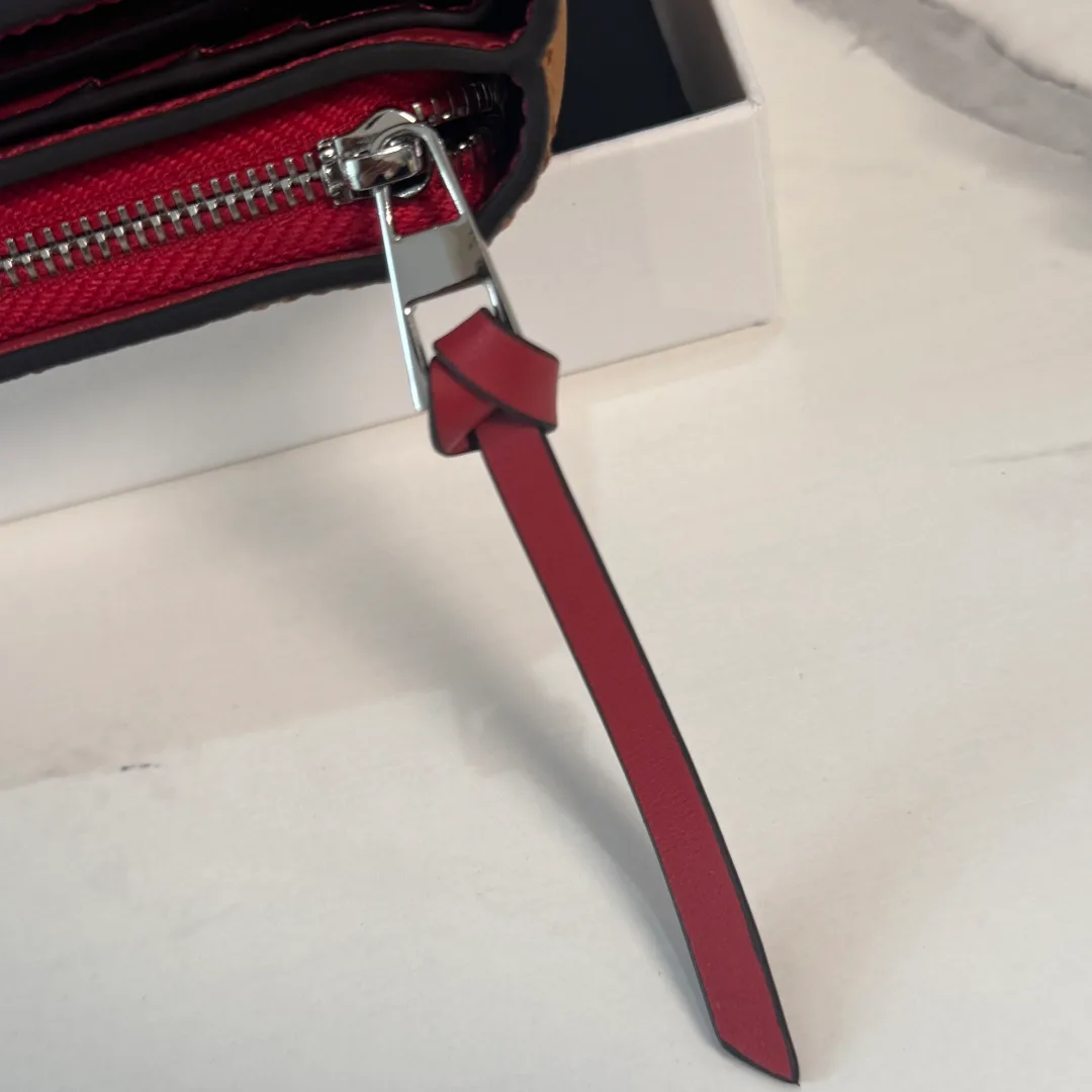 Клатчи Женские Loewe 17502816
